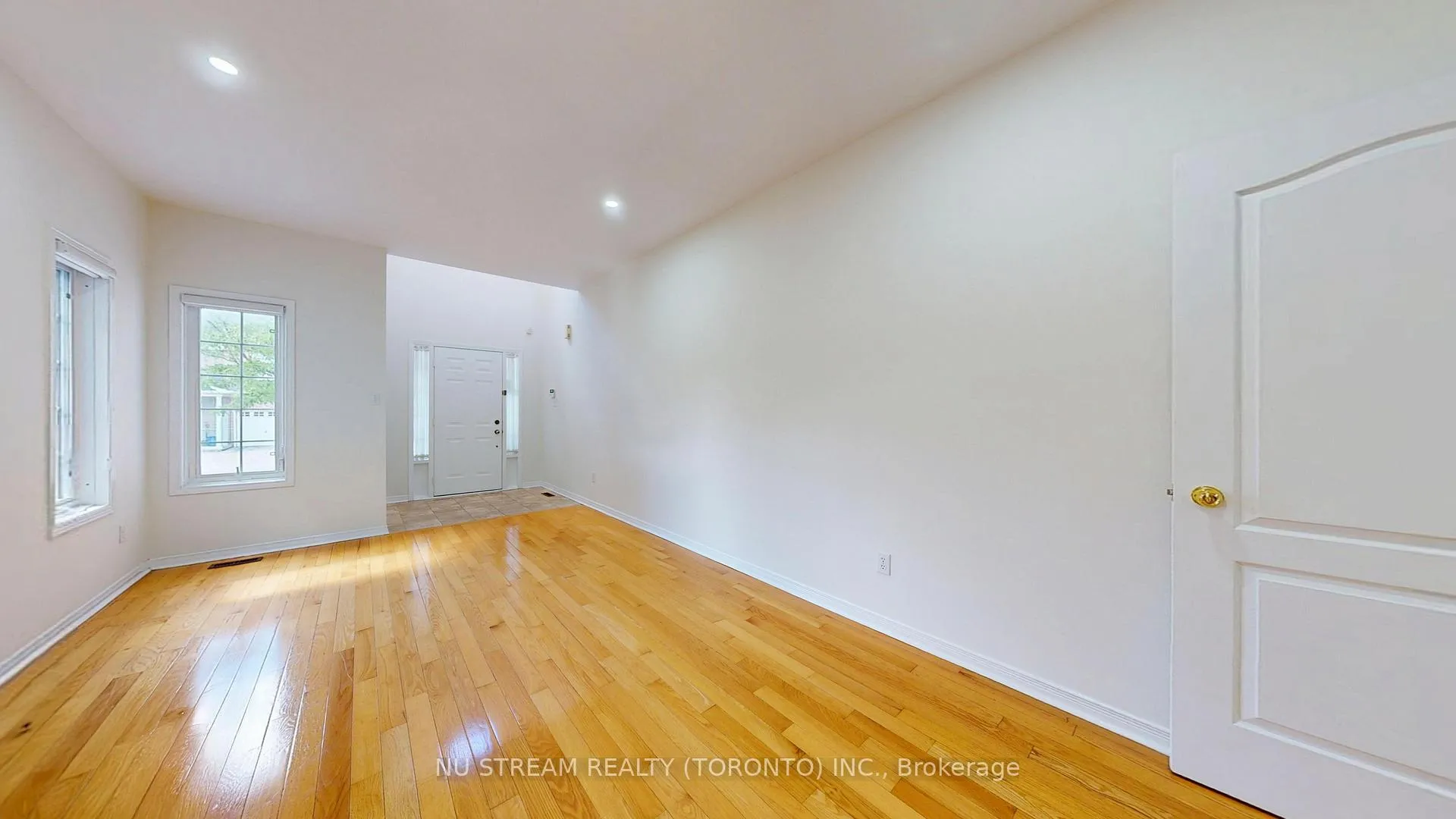 Photo 4 of 125 Peshawar Avenue, Markham, Village Green-South Unionville — HOMEH