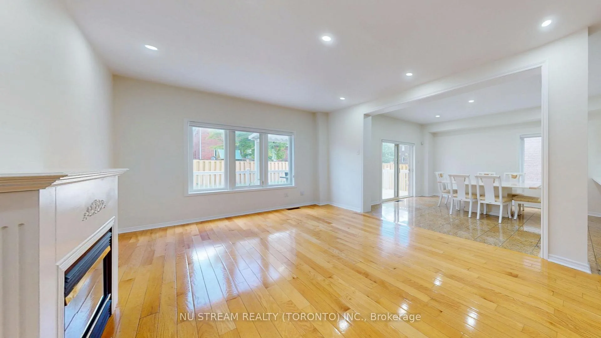 Photo 5 of 125 Peshawar Avenue, Markham, Village Green-South Unionville — HOMEH
