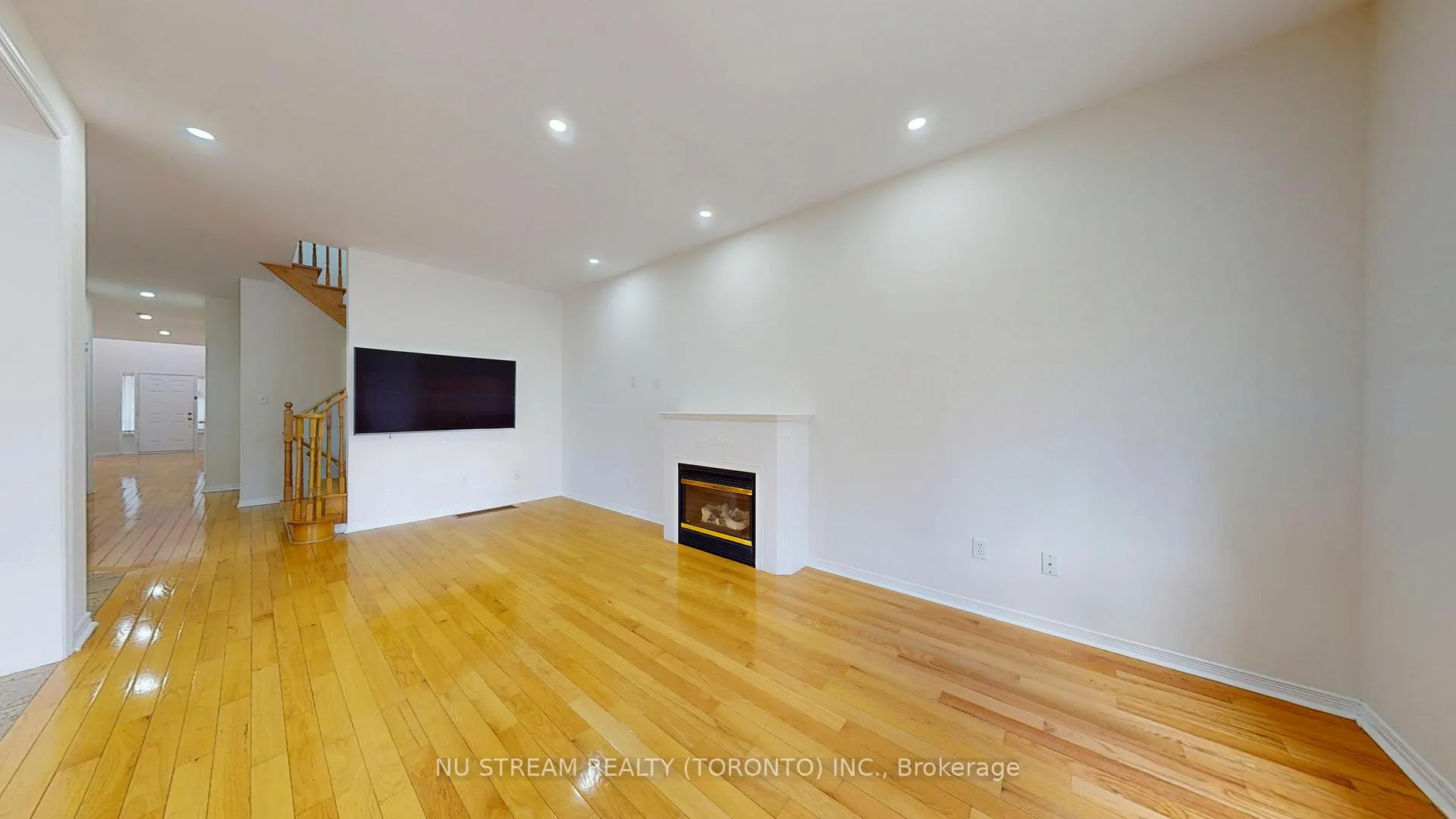 Photo 6 of 125 Peshawar Avenue, Markham, Village Green-South Unionville — HOMEH