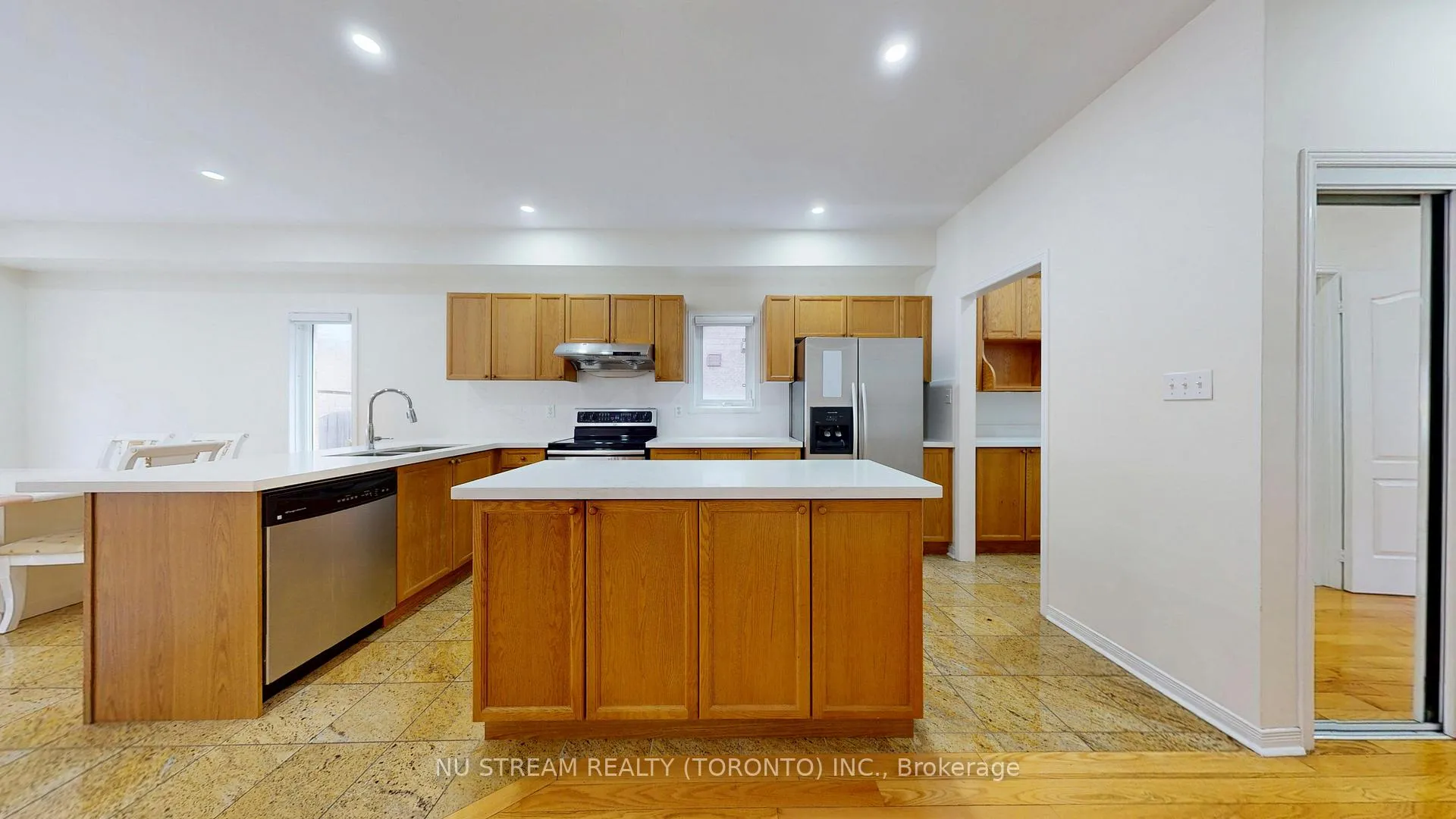 Photo 7 of 125 Peshawar Avenue, Markham, Village Green-South Unionville — HOMEH