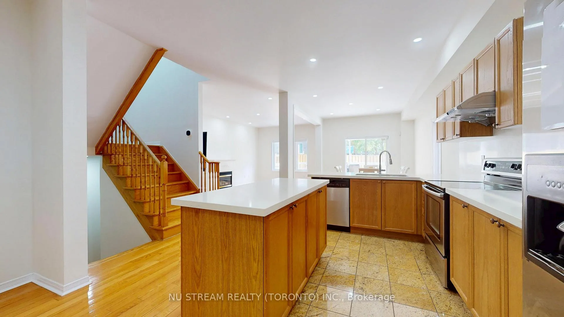 Photo 9 of 125 Peshawar Avenue, Markham, Village Green-South Unionville — HOMEH