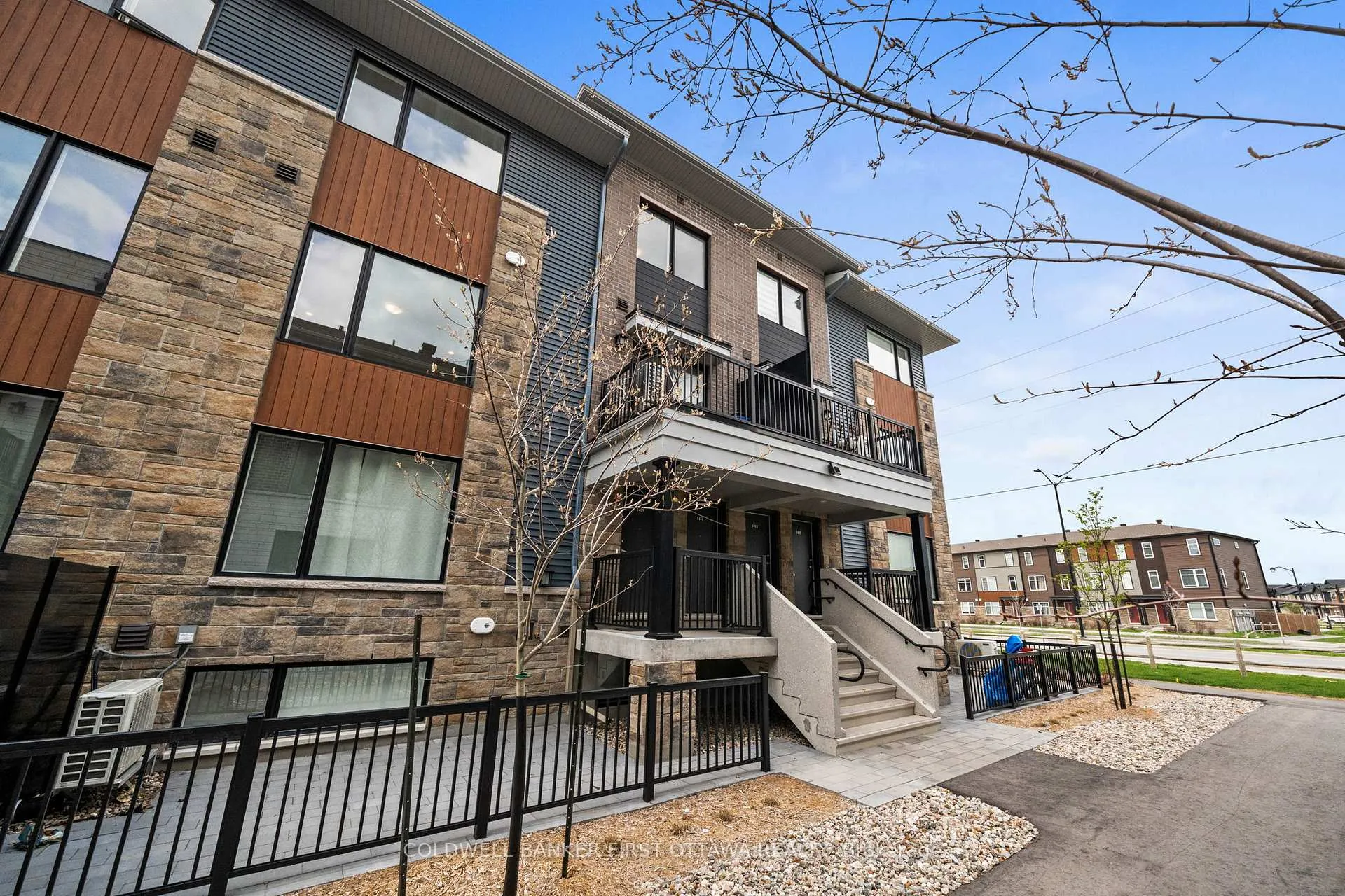 Photo 2 of 1411 Creekway Private, Ottawa, Kanata - Kanata Lakes/Heritage Hills — HOMEH