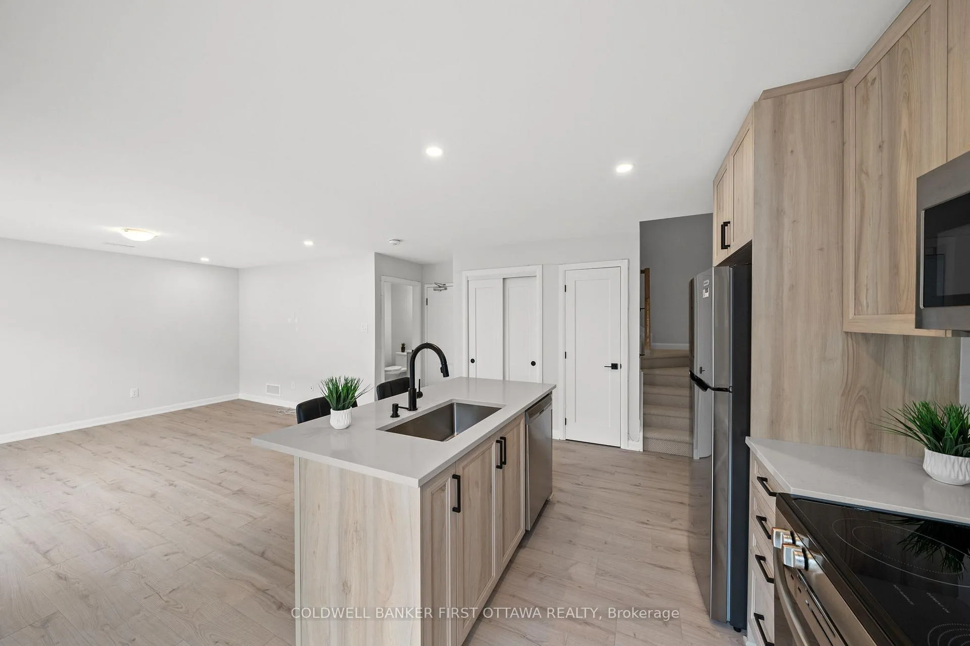 Photo 13 of 1411 Creekway Private, Ottawa, Kanata - Kanata Lakes/Heritage Hills — HOMEH
