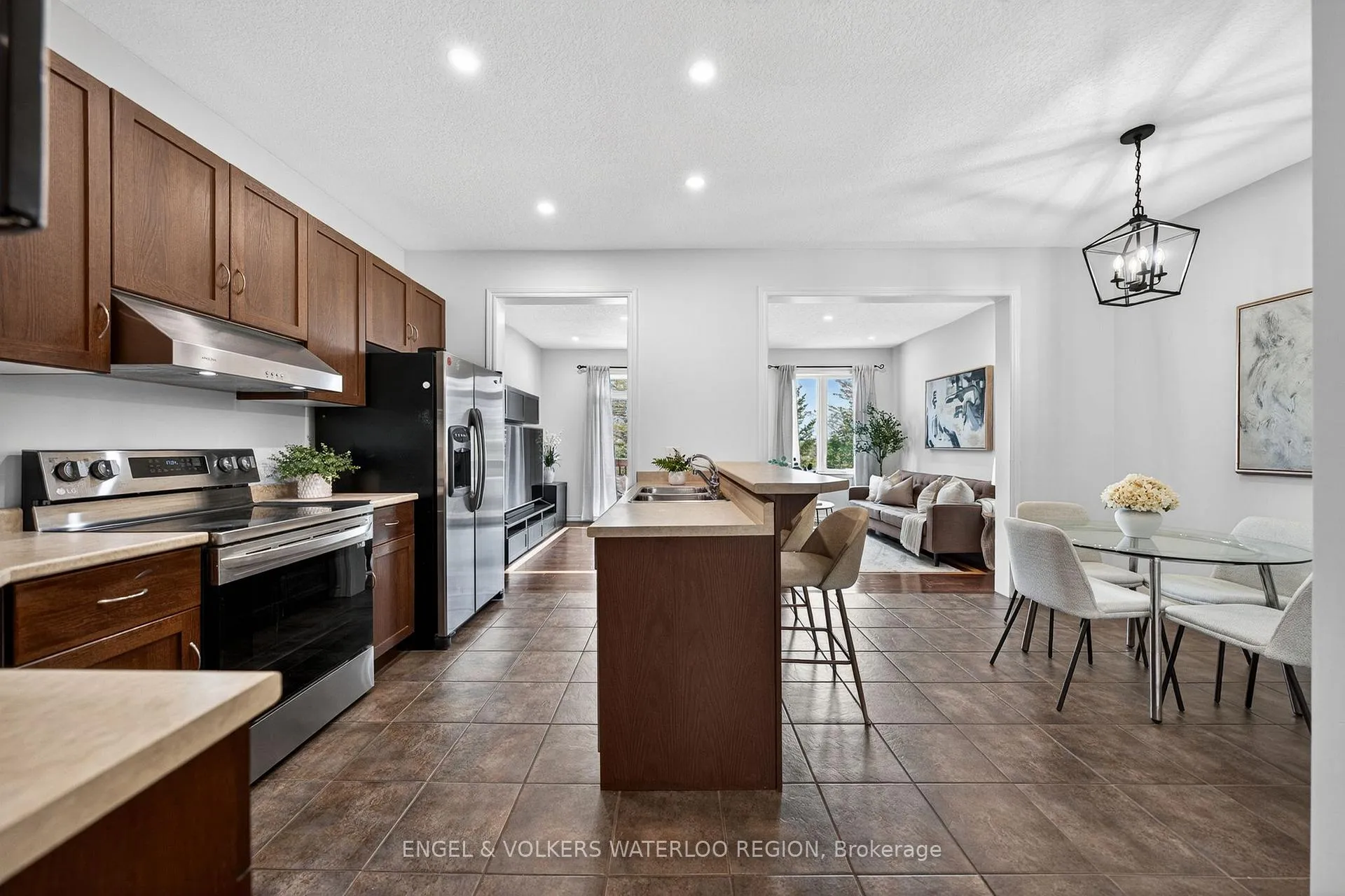 Photo 8 of 533 Wasaga Crescent, Waterloo — HOMEH