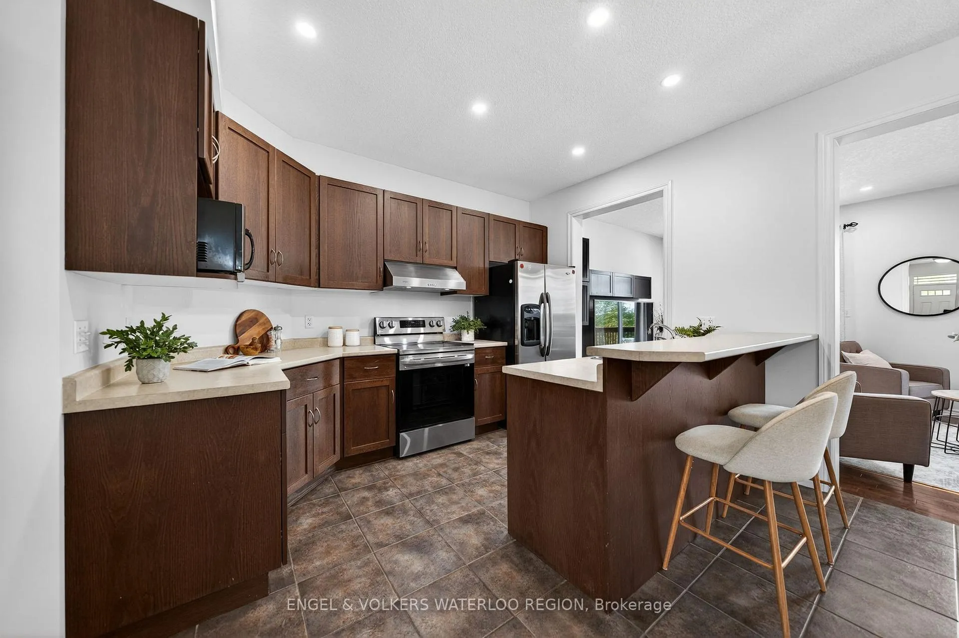 Photo 10 of 533 Wasaga Crescent, Waterloo — HOMEH