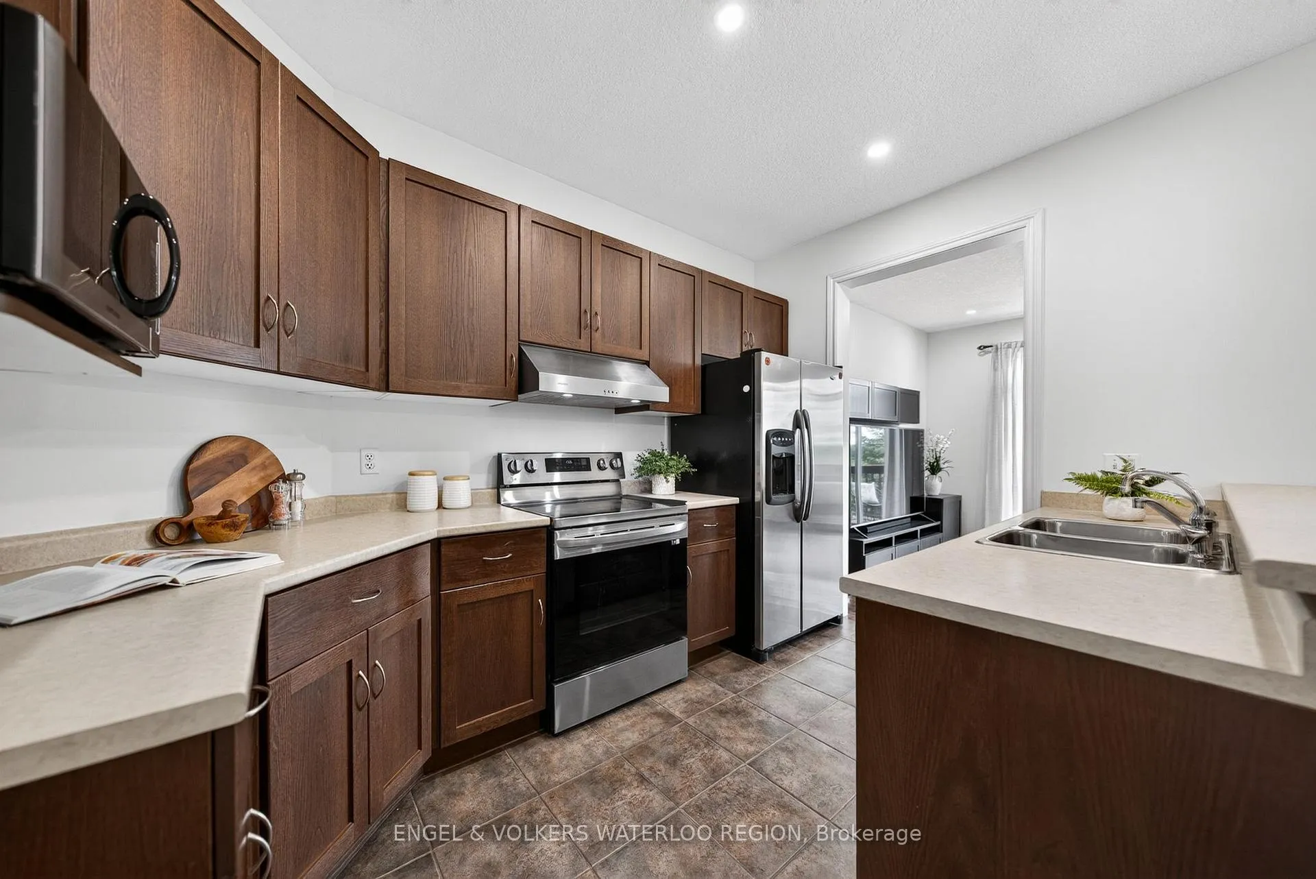 Photo 11 of 533 Wasaga Crescent, Waterloo — HOMEH