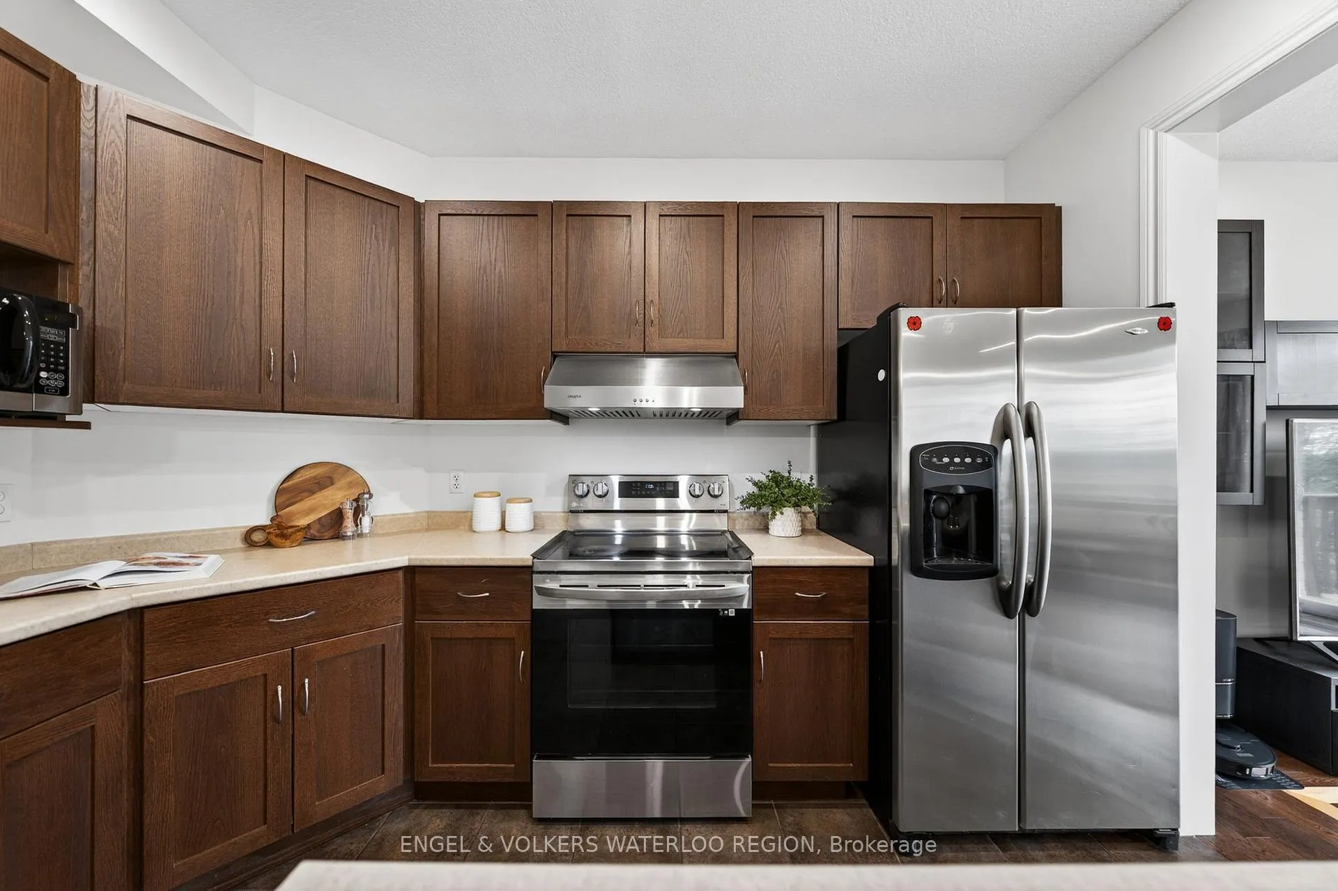 Photo 12 of 533 Wasaga Crescent, Waterloo — HOMEH