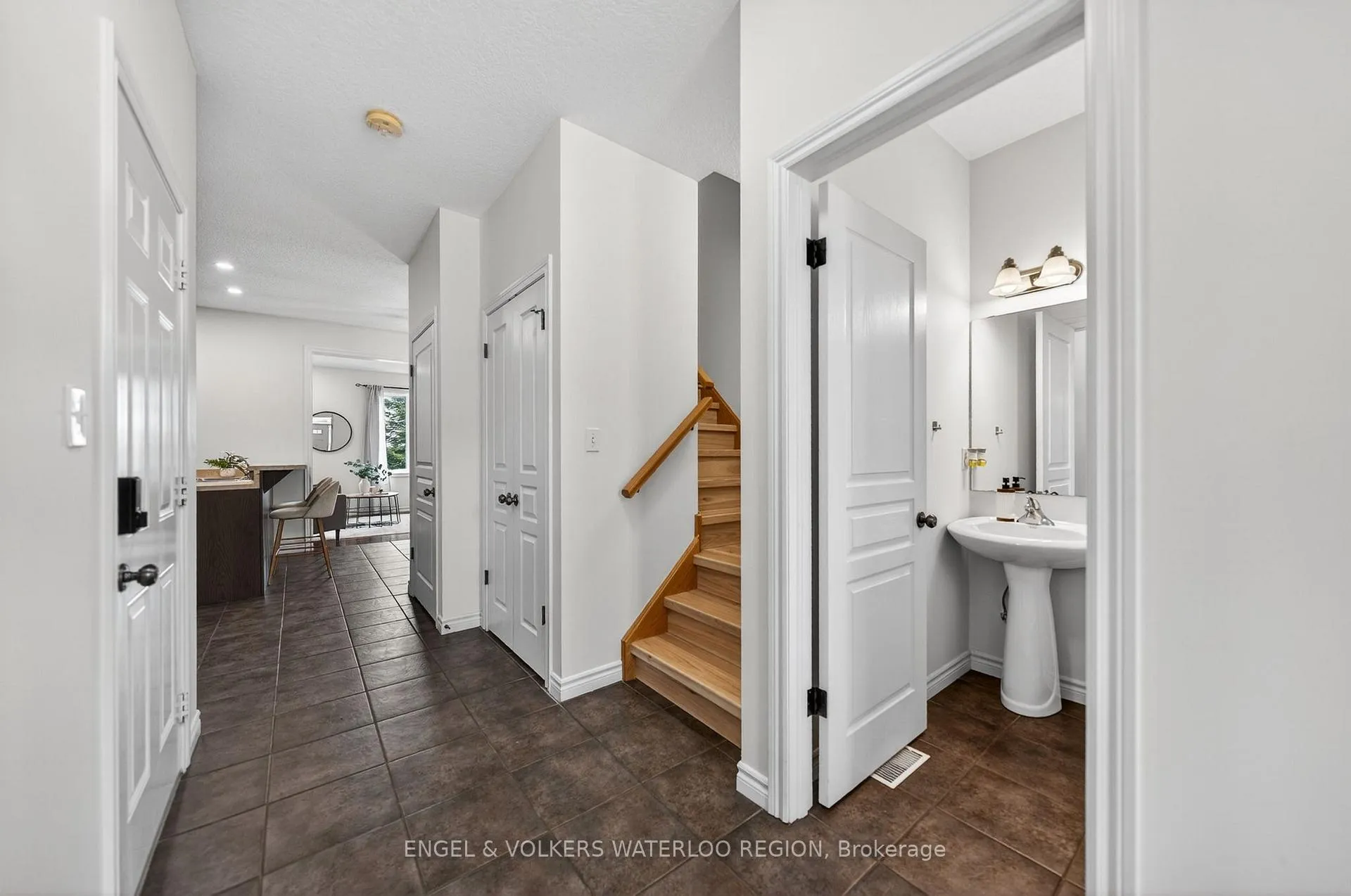 Photo 18 of 533 Wasaga Crescent, Waterloo — HOMEH