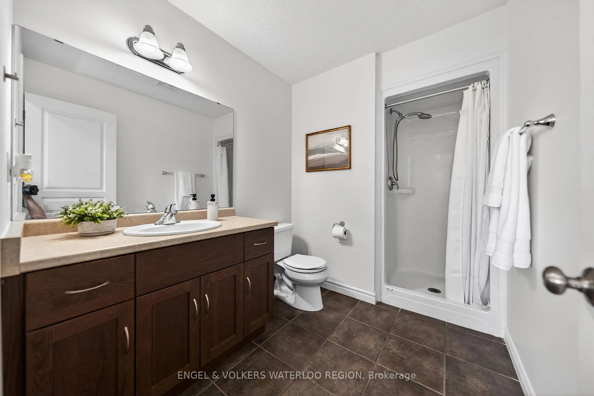 Photo 24 of 533 Wasaga Crescent, Waterloo — HOMEH