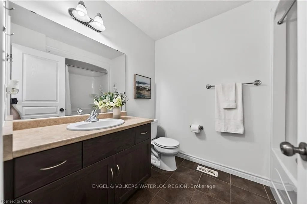 Photo 27 of 533 Wasaga Crescent, Waterloo — HOMEH