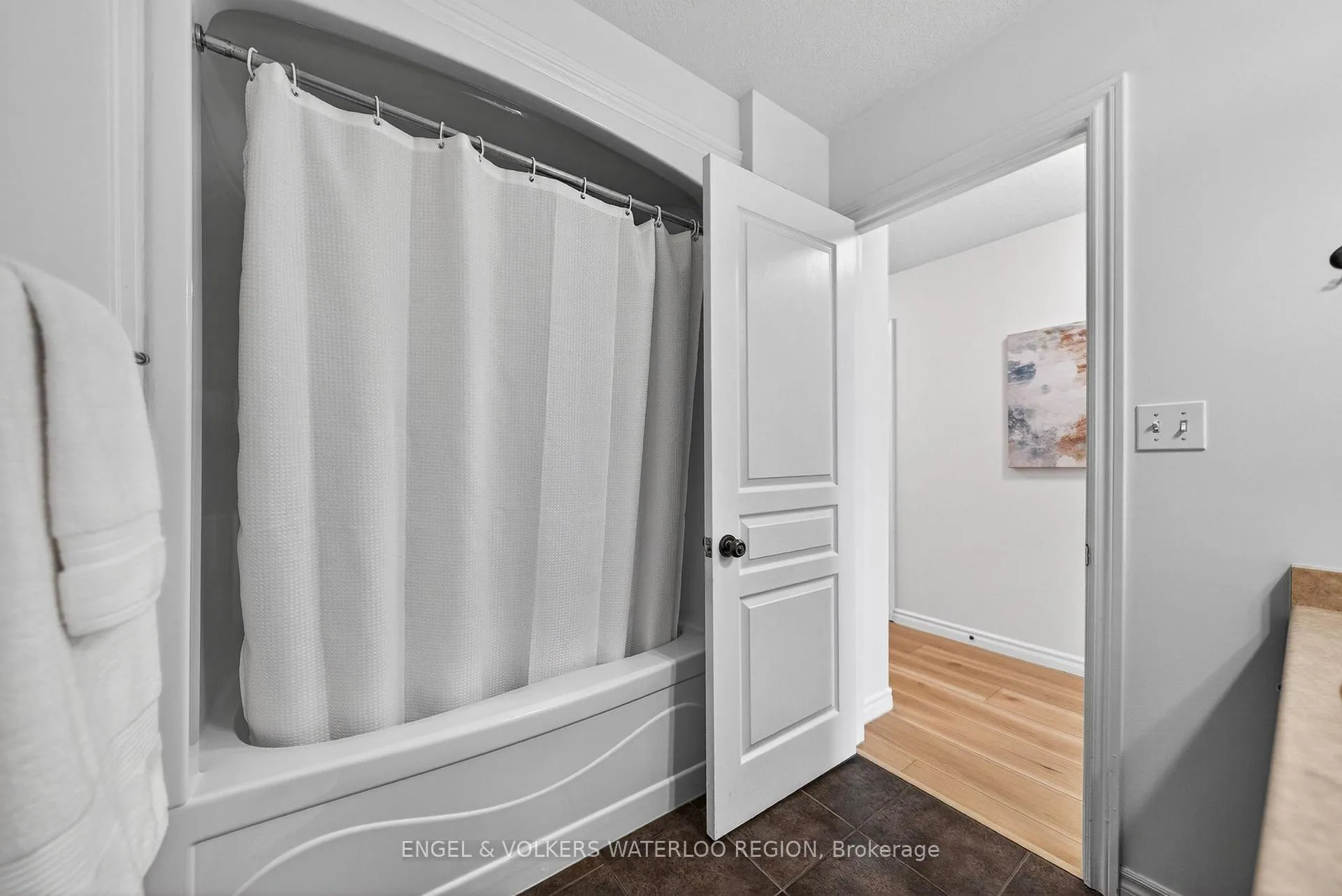 Photo 28 of 533 Wasaga Crescent, Waterloo — HOMEH