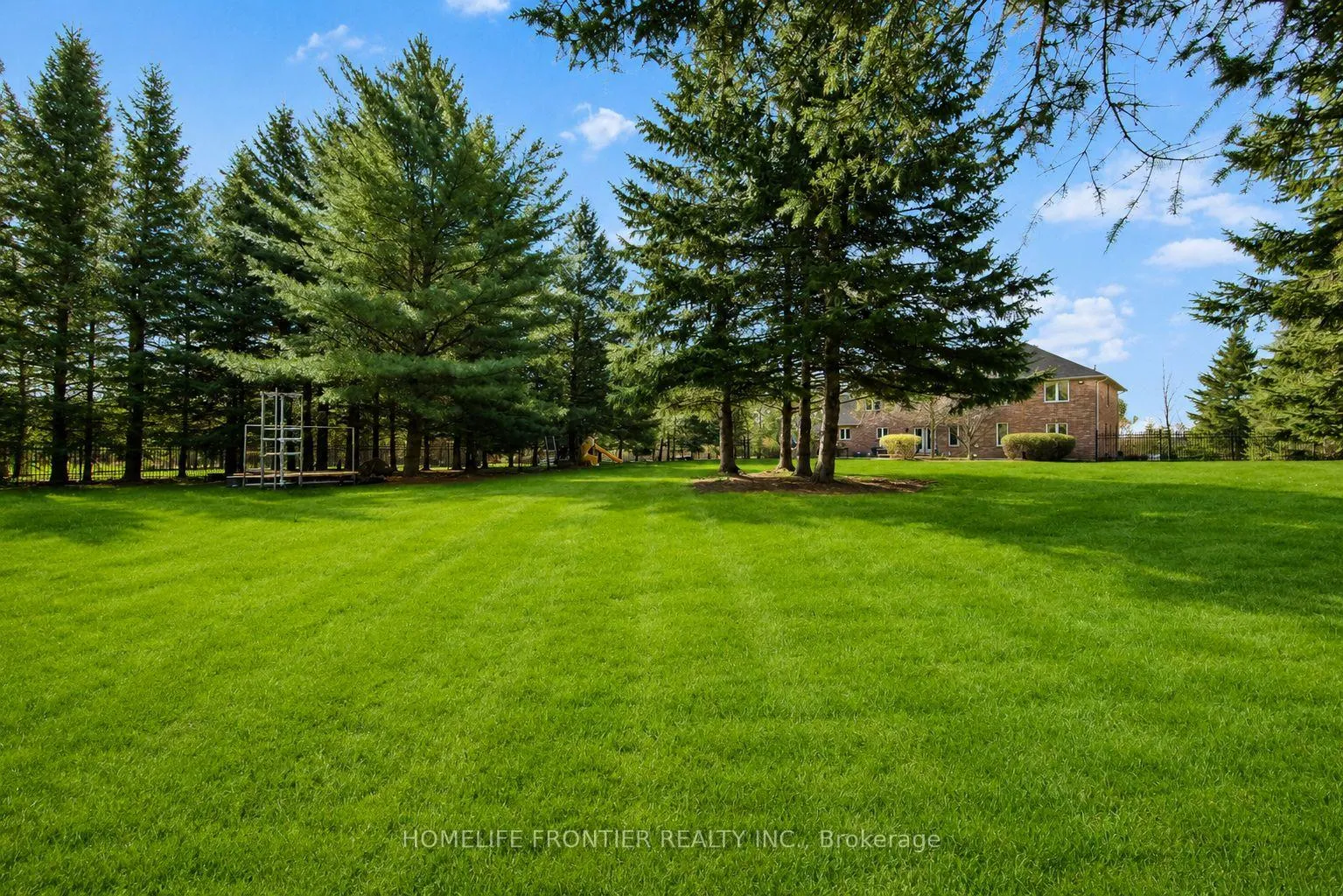 Photo 2 of 17 Bridle Path, Puslinch, Rural Puslinch East — HOMEH