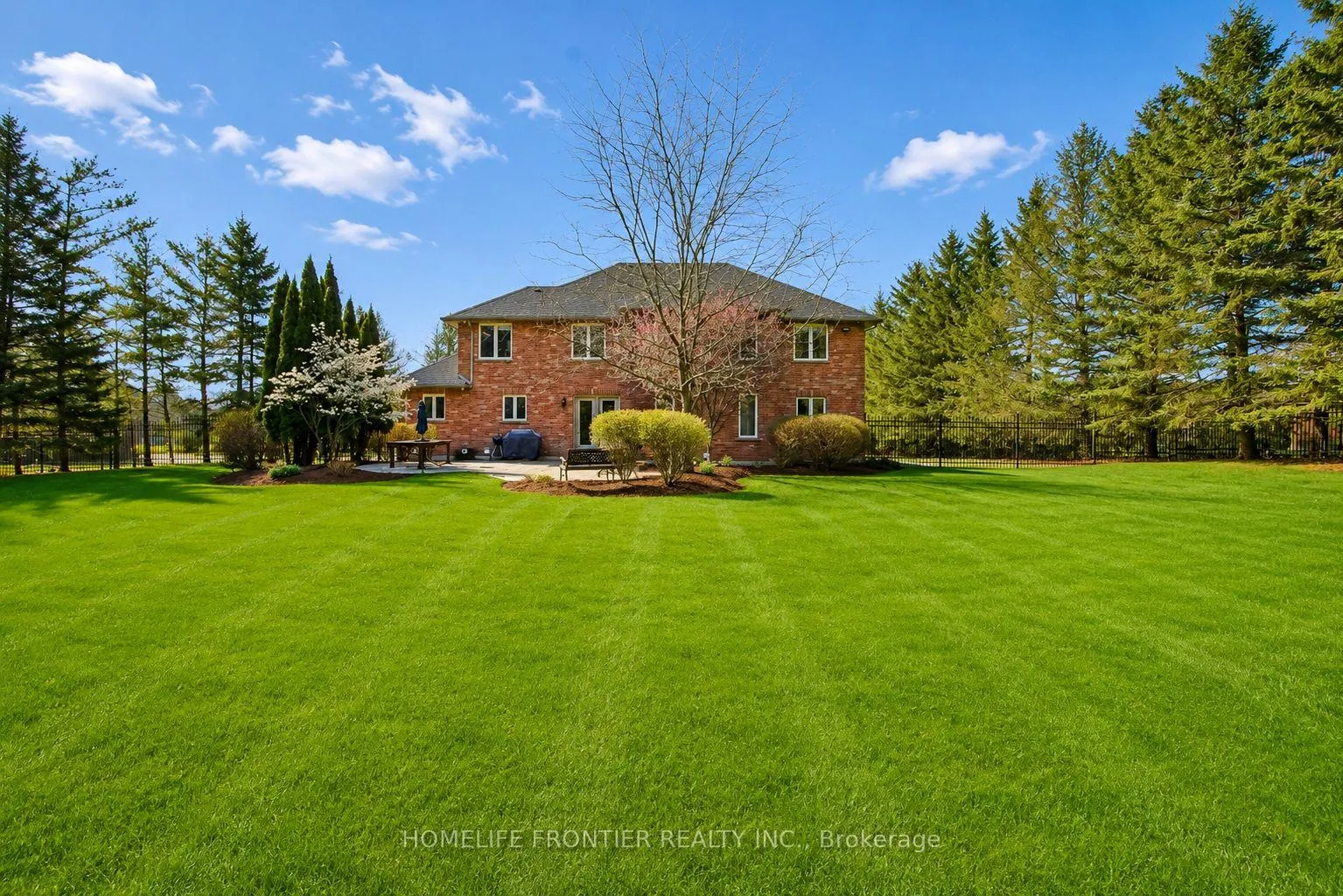 Photo 23 of 17 Bridle Path, Puslinch, Rural Puslinch East — HOMEH
