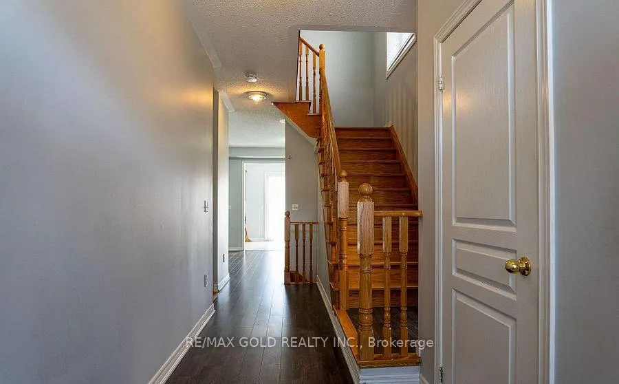 Photo 4 of Unit 1, 11 Vanderpool Crescent, Brampton, Bram East — HOMEH