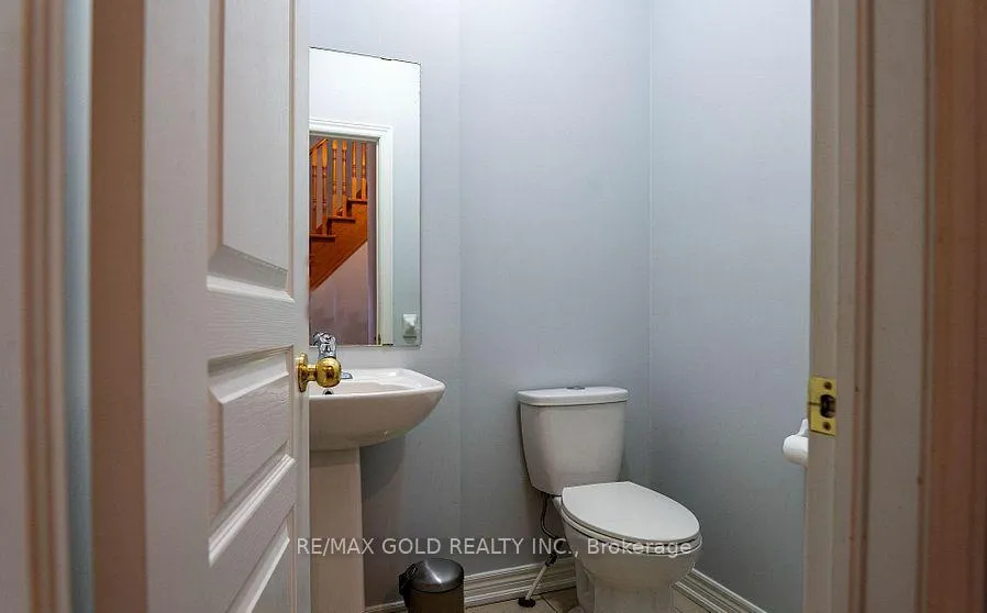 Photo 5 of Unit 1, 11 Vanderpool Crescent, Brampton, Bram East — HOMEH