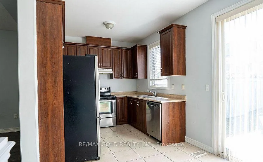 Photo 7 of Unit 1, 11 Vanderpool Crescent, Brampton, Bram East — HOMEH