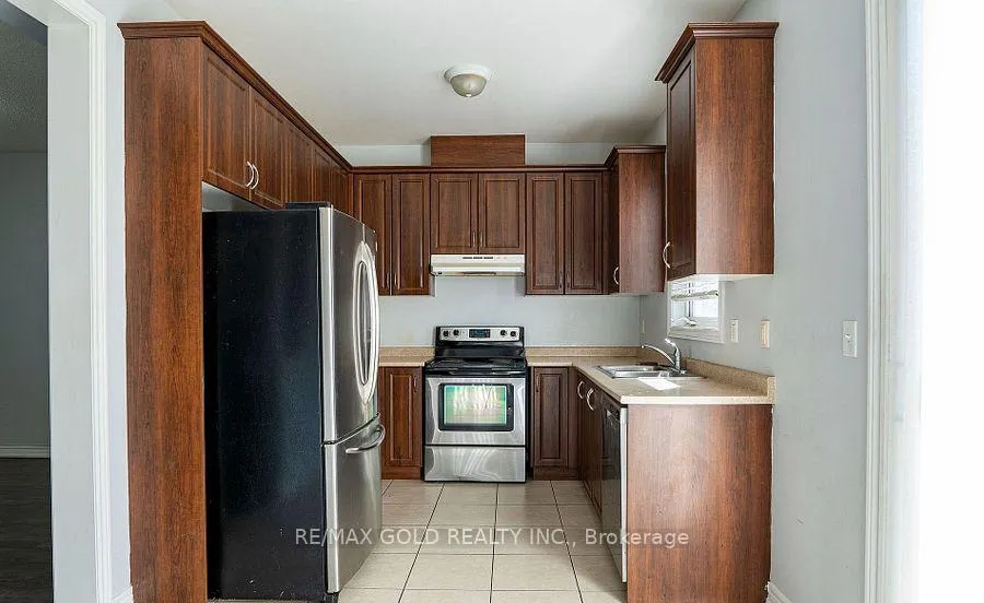 Photo 8 of Unit 1, 11 Vanderpool Crescent, Brampton, Bram East — HOMEH