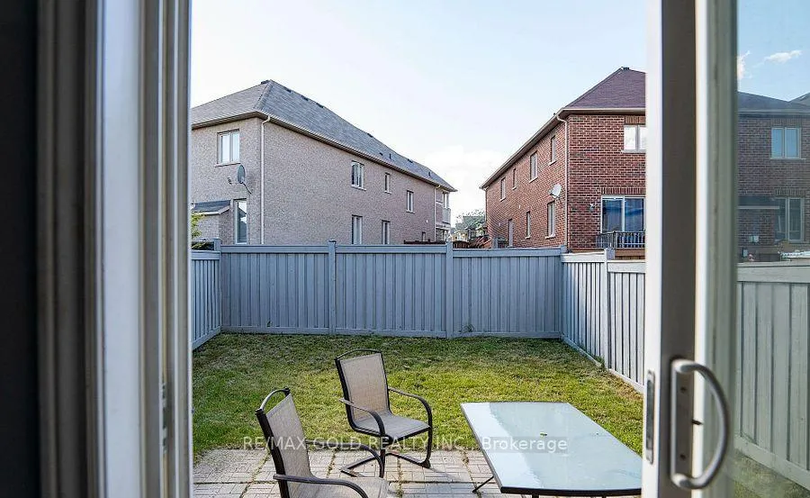 Photo 9 of Unit 1, 11 Vanderpool Crescent, Brampton, Bram East — HOMEH