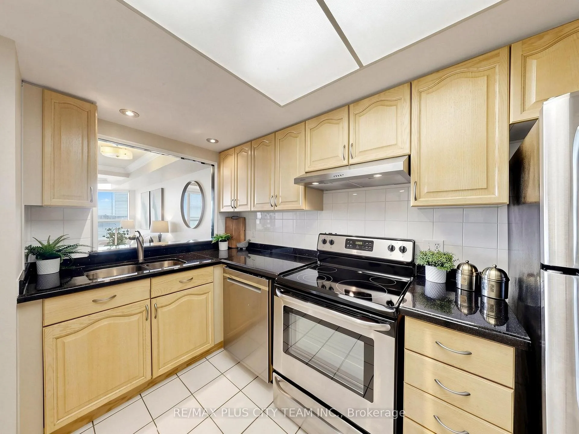 Photo 9 of Unit 1717, 268 Ridley Boulevard, Toronto, Bedford Park-Nortown — HOMEH