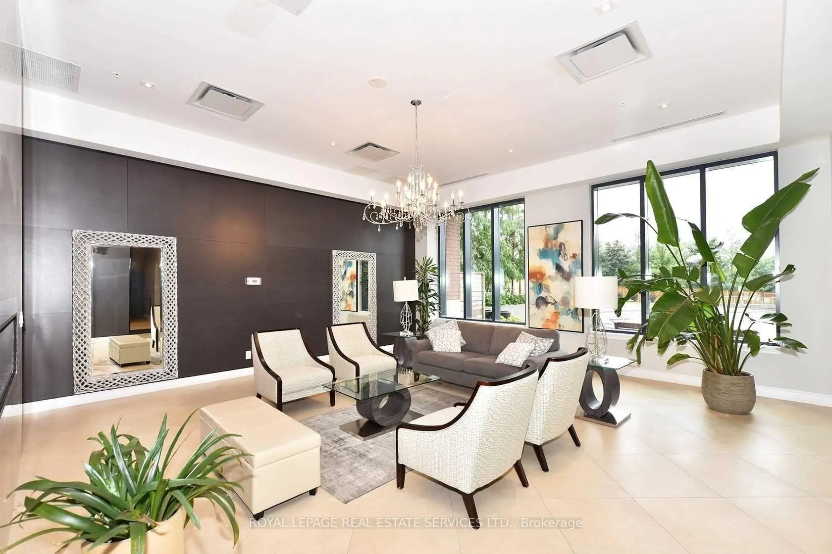 Photo 3 of Unit 306, 11611 Yonge Street, Richmond Hill, Jefferson — HOMEH