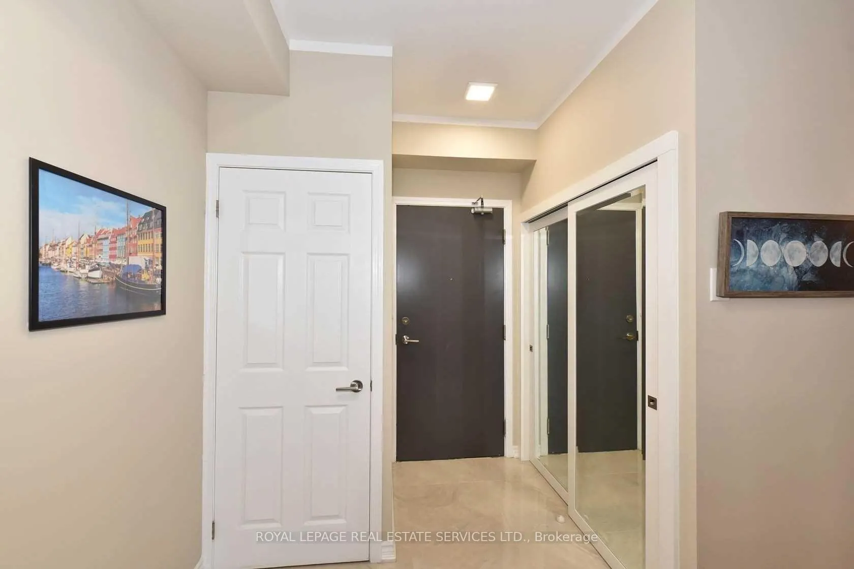 Photo 6 of Unit 306, 11611 Yonge Street, Richmond Hill, Jefferson — HOMEH
