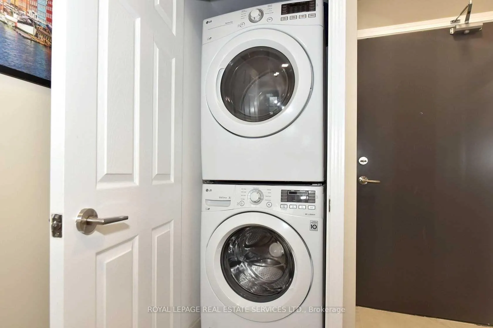Photo 7 of Unit 306, 11611 Yonge Street, Richmond Hill, Jefferson — HOMEH
