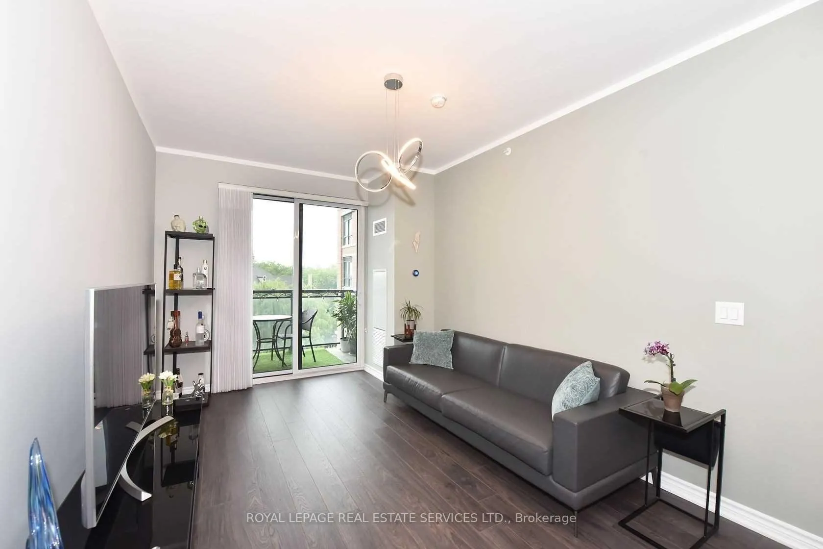 Photo 9 of Unit 306, 11611 Yonge Street, Richmond Hill, Jefferson — HOMEH