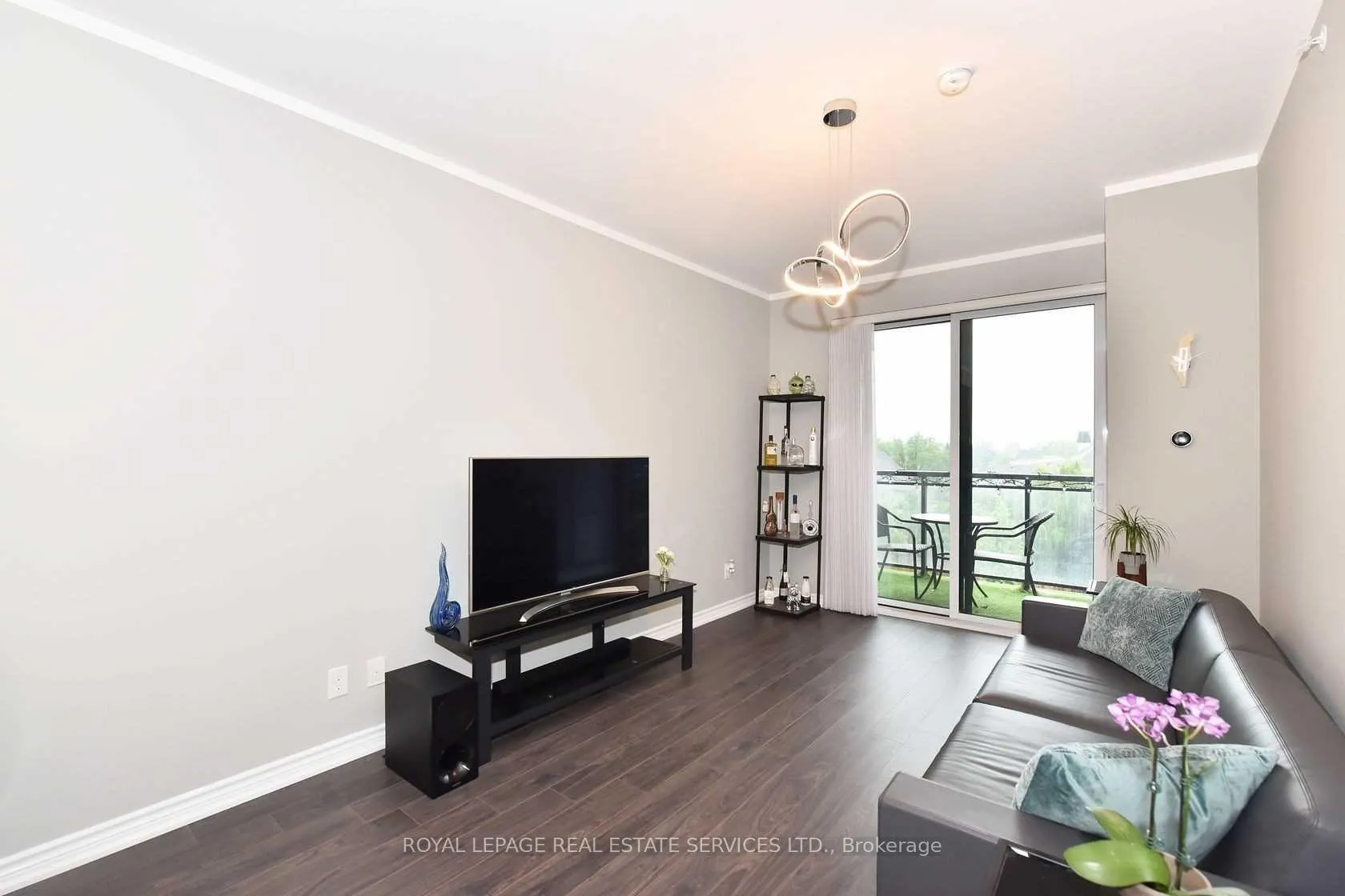 Photo 10 of Unit 306, 11611 Yonge Street, Richmond Hill, Jefferson — HOMEH