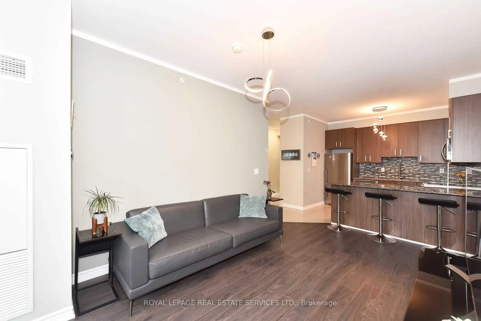 Photo 14 of Unit 306, 11611 Yonge Street, Richmond Hill, Jefferson — HOMEH