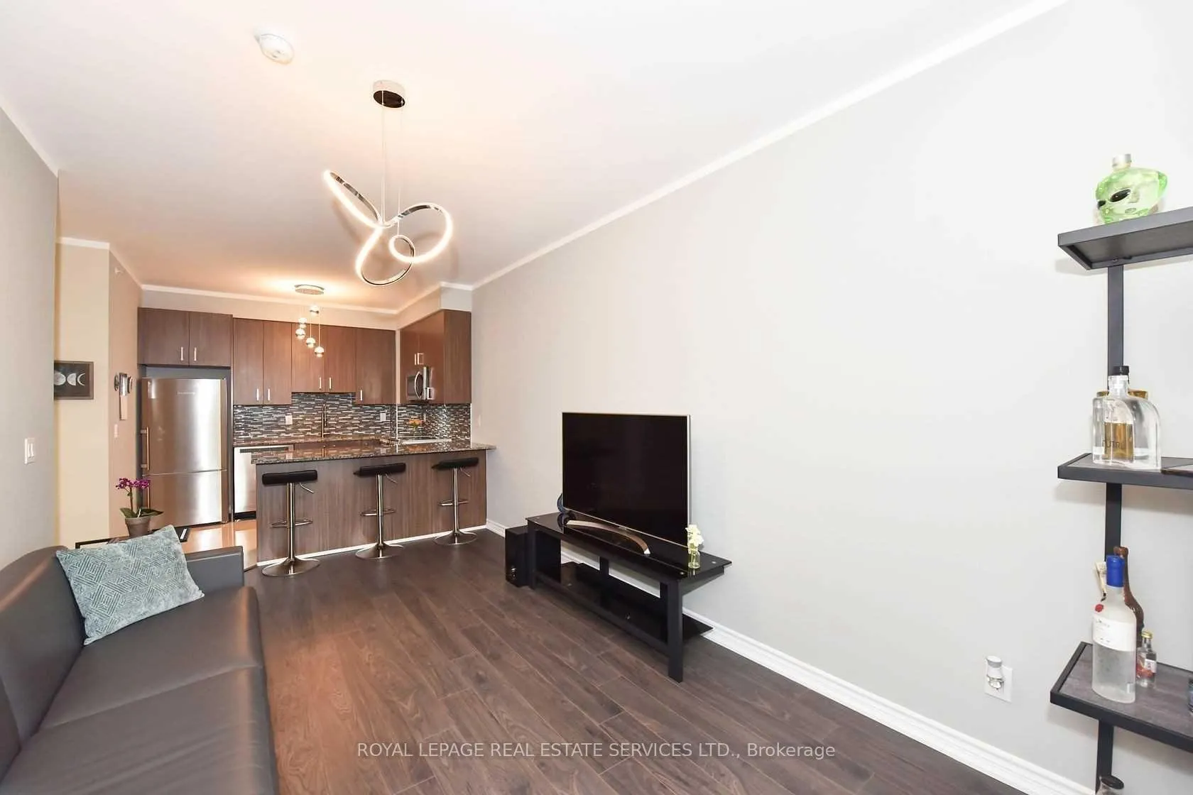 Photo 15 of Unit 306, 11611 Yonge Street, Richmond Hill, Jefferson — HOMEH