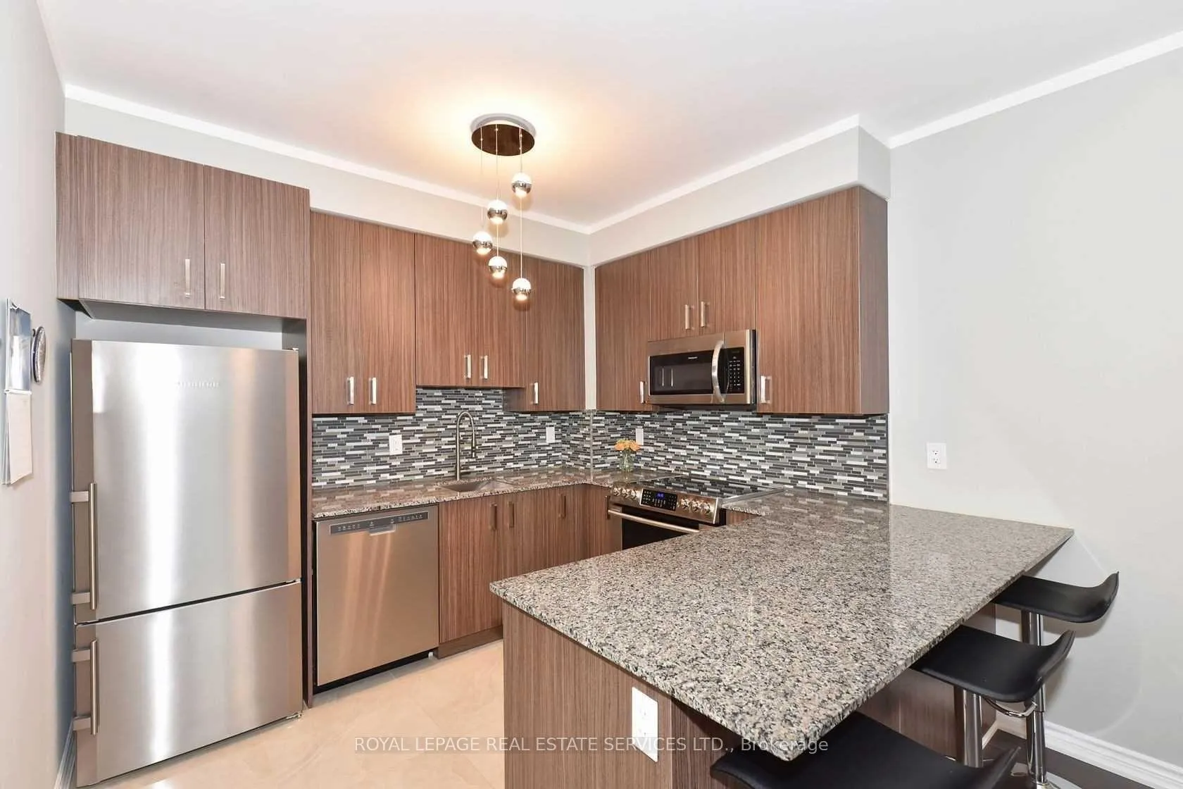 Photo 18 of Unit 306, 11611 Yonge Street, Richmond Hill, Jefferson — HOMEH