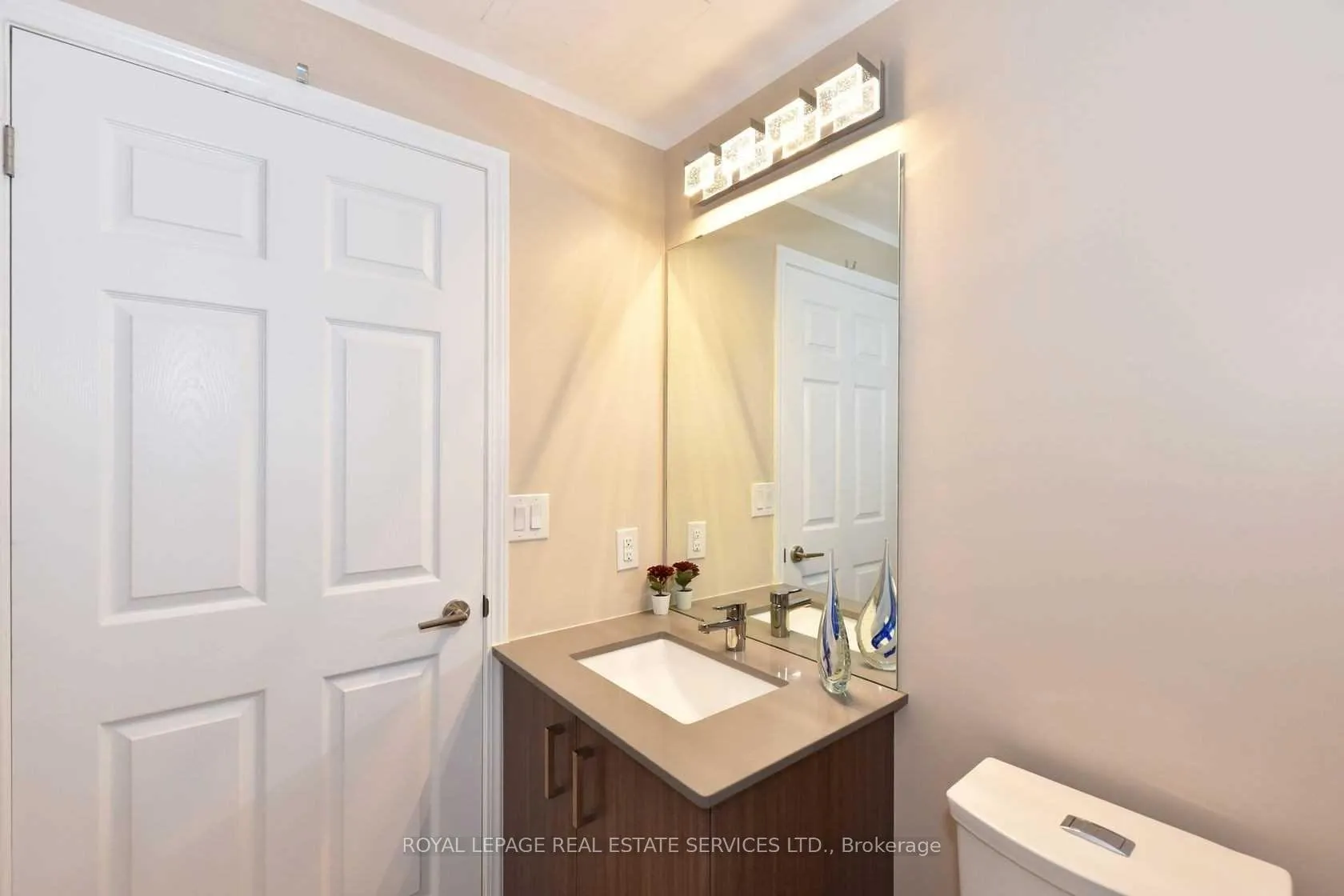 Photo 21 of Unit 306, 11611 Yonge Street, Richmond Hill, Jefferson — HOMEH