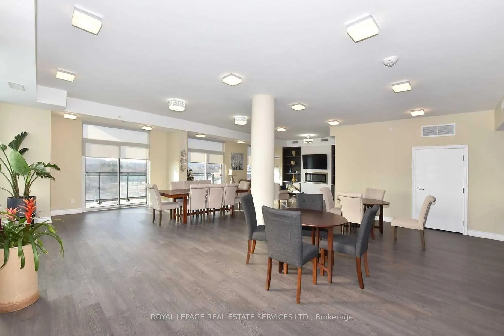 Photo 34 of Unit 306, 11611 Yonge Street, Richmond Hill, Jefferson — HOMEH