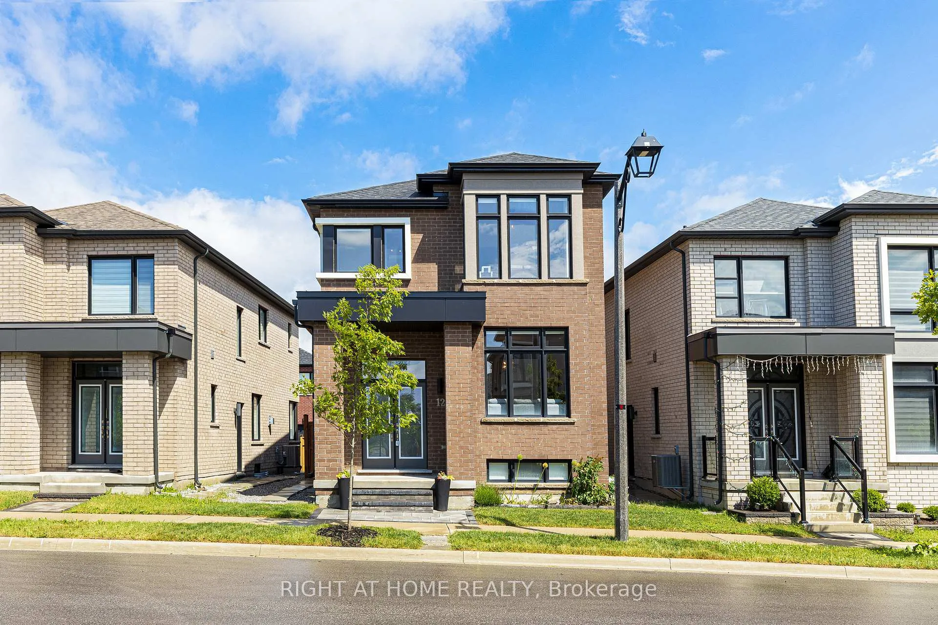 Photo 2 of 12 Sam Priestley Avenue, Markham, Cornell — HOMEH