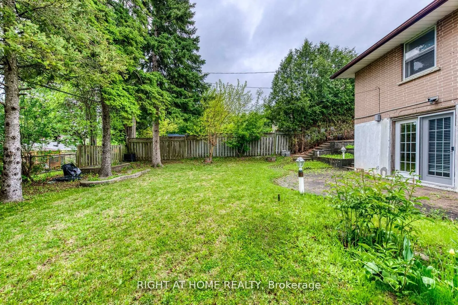 Photo 2 of 145 Highland Park Boulevard, Markham, Grandview — HOMEH