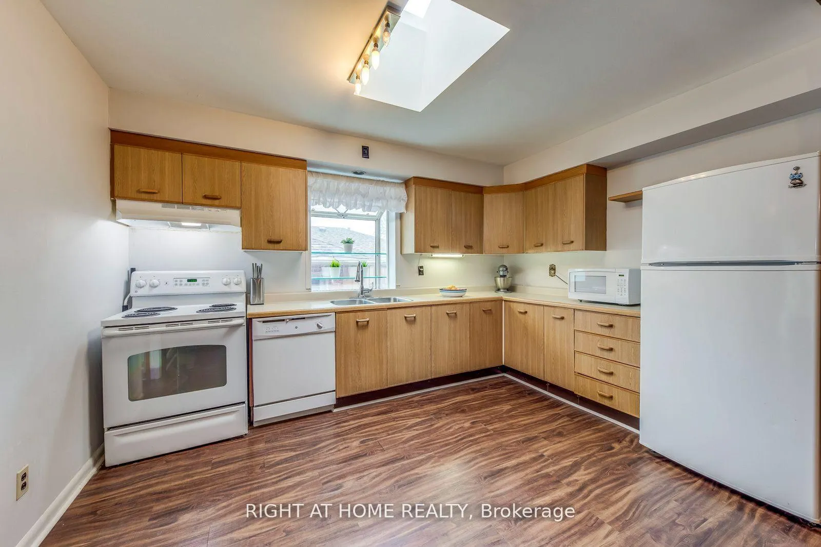 Photo 13 of 145 Highland Park Boulevard, Markham, Grandview — HOMEH