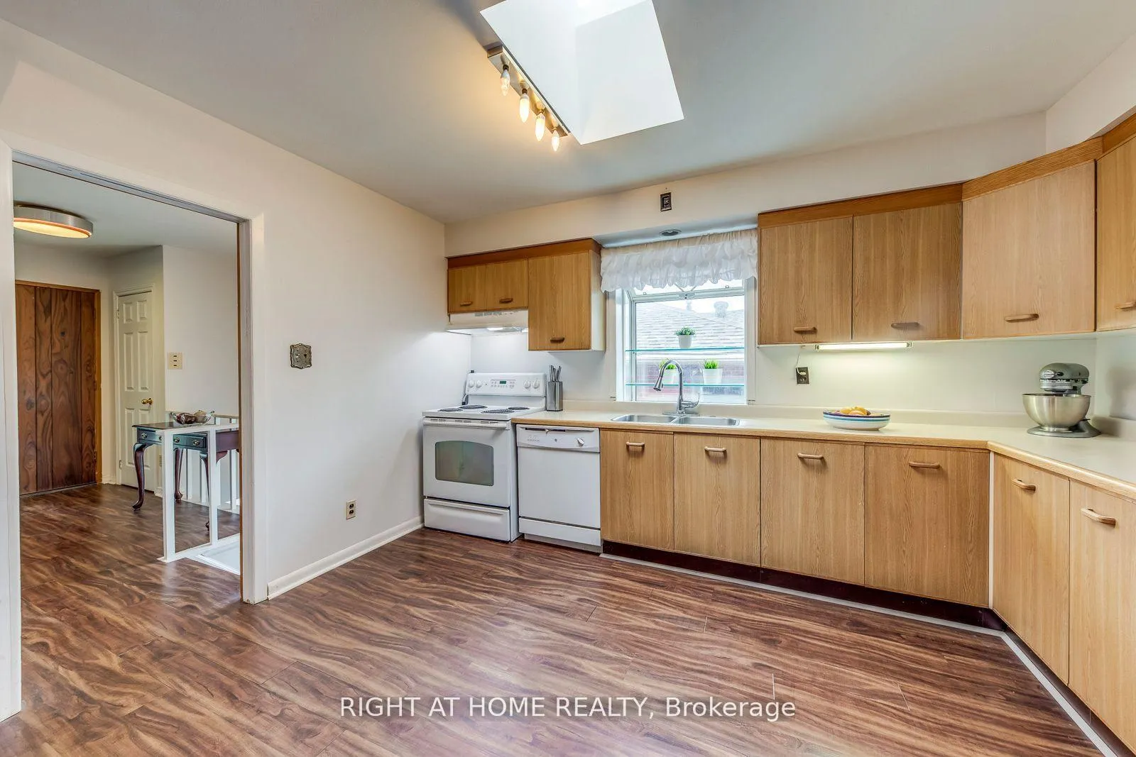 Photo 17 of 145 Highland Park Boulevard, Markham, Grandview — HOMEH