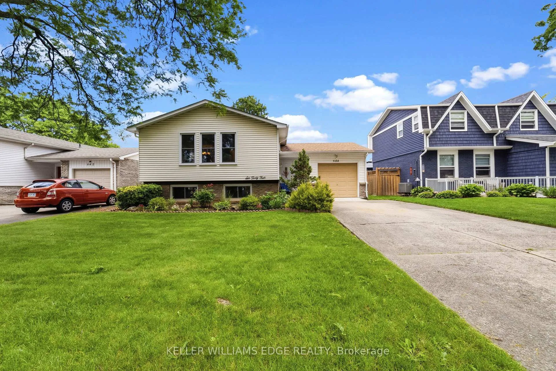 Photo 1 of 644 Lomond Crescent, Burlington, Shoreacres — HOMEH