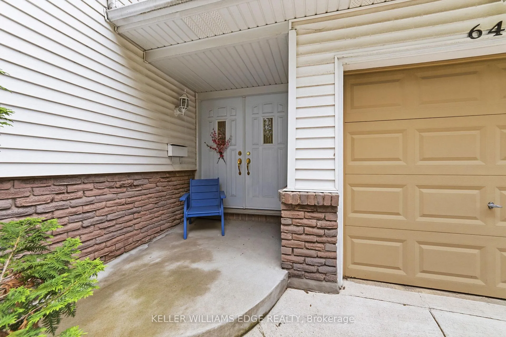Photo 3 of 644 Lomond Crescent, Burlington, Shoreacres — HOMEH