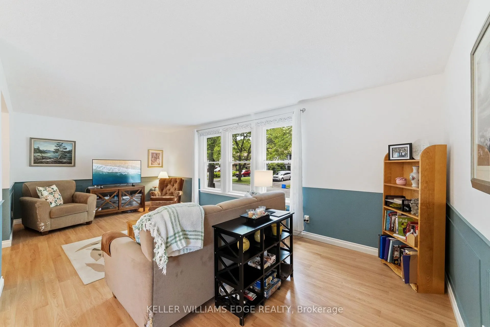 Photo 8 of 644 Lomond Crescent, Burlington, Shoreacres — HOMEH