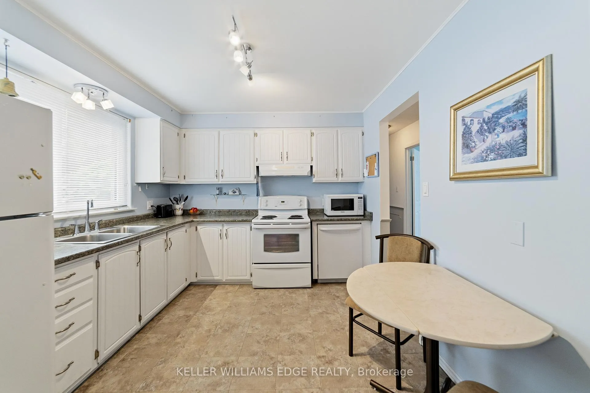 Photo 14 of 644 Lomond Crescent, Burlington, Shoreacres — HOMEH