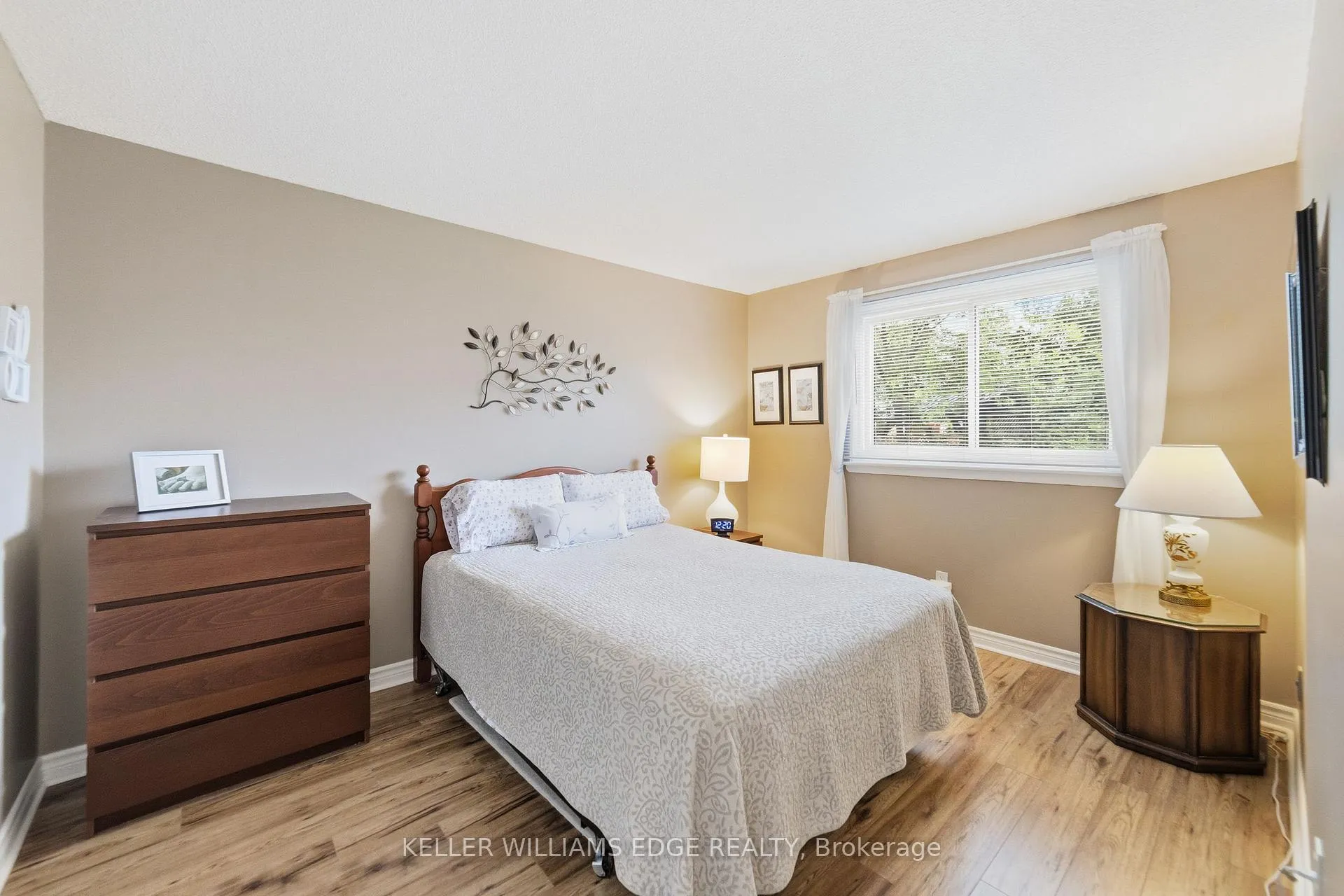 Photo 16 of 644 Lomond Crescent, Burlington, Shoreacres — HOMEH