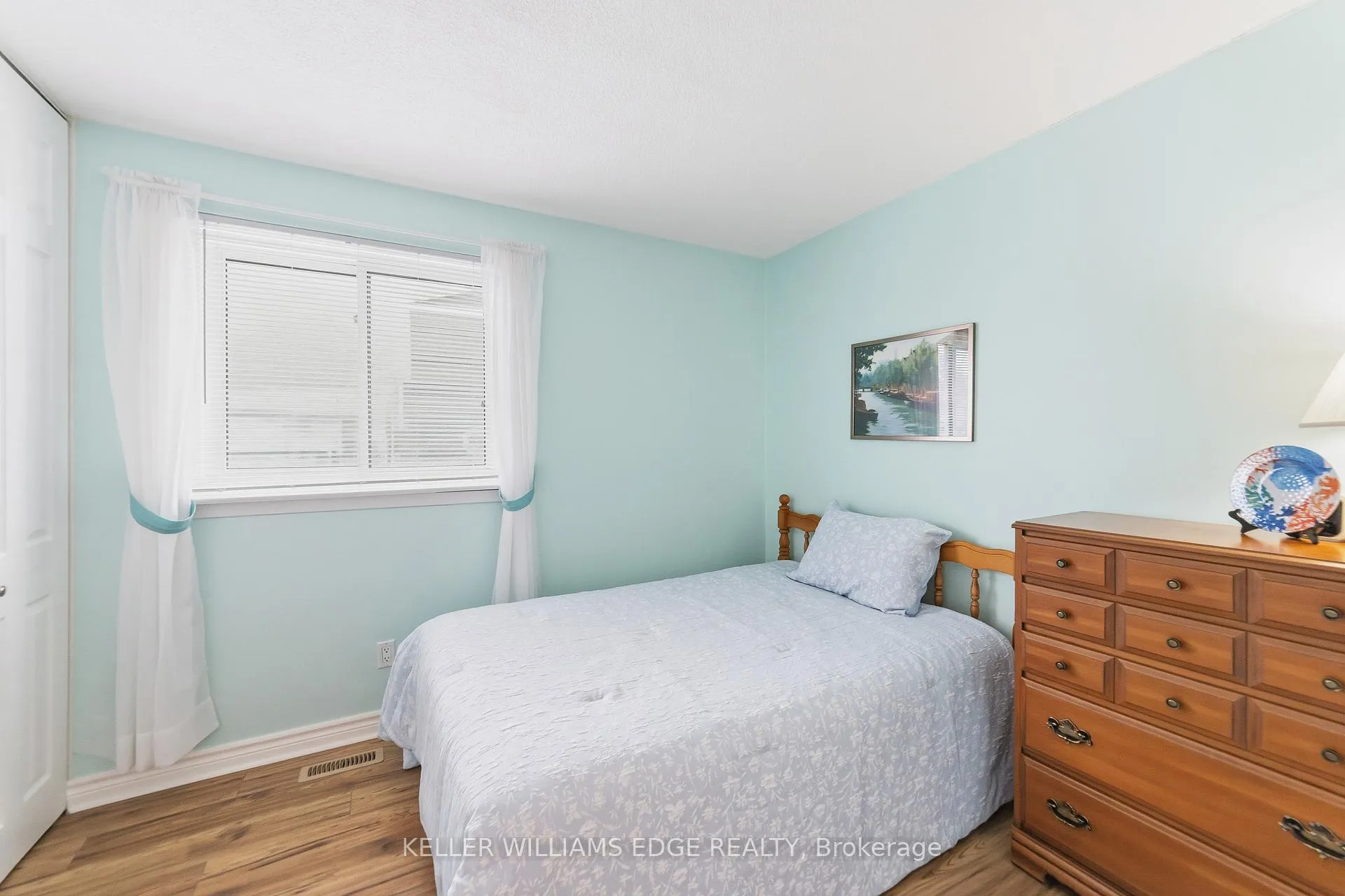 Photo 17 of 644 Lomond Crescent, Burlington, Shoreacres — HOMEH