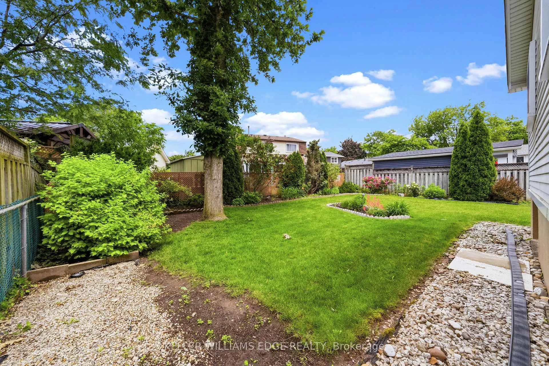 Photo 31 of 644 Lomond Crescent, Burlington, Shoreacres — HOMEH