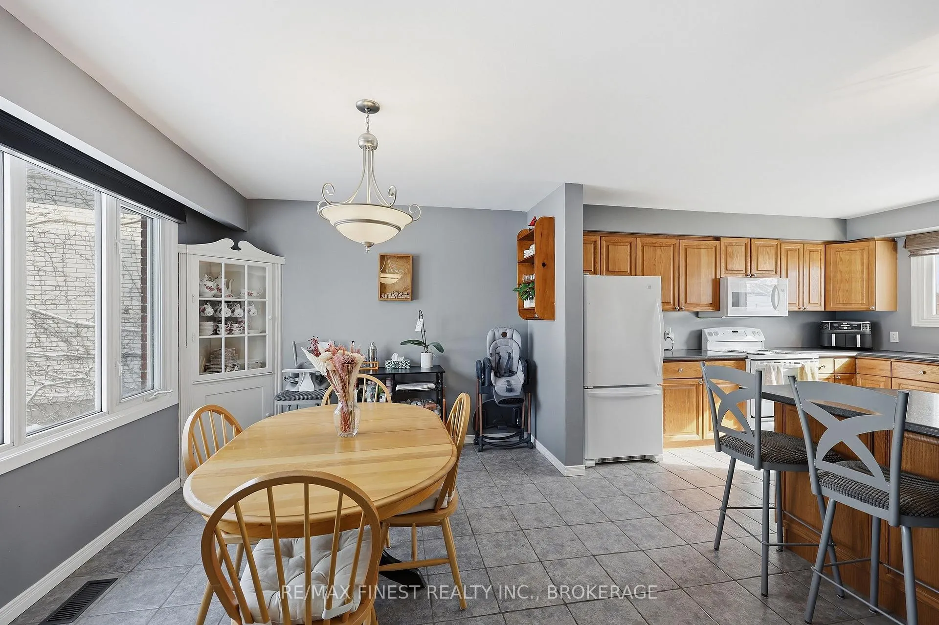 Photo 3 of 140 Falkirk Terrace, Kingston, City SouthWest — HOMEH