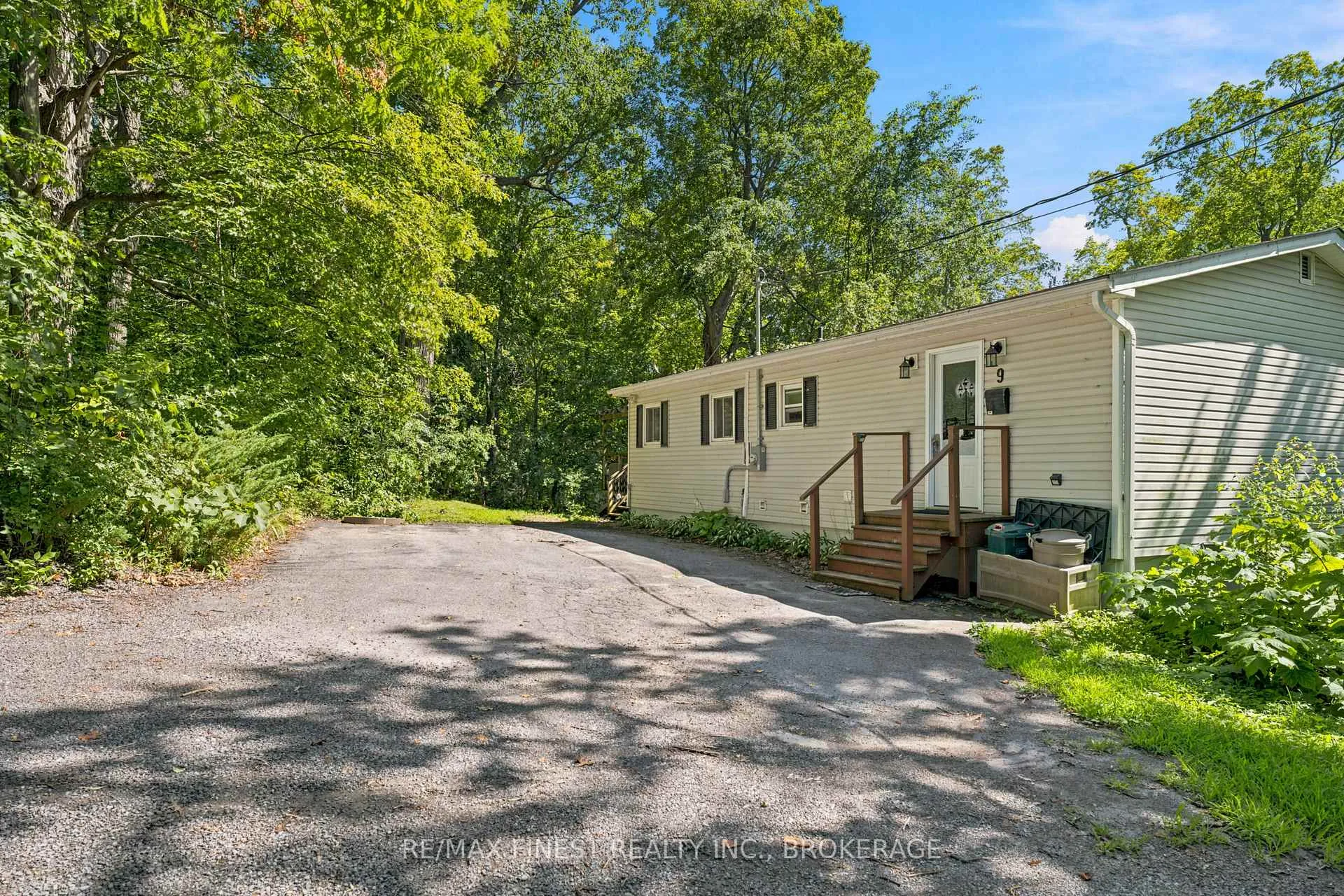 Photo 4 of 9 Mallard Lane, Kingston, Kingston East (Incl CFB Kingston) — HOMEH