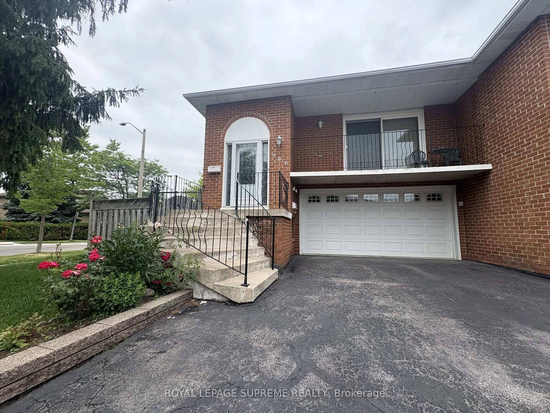 Photo 1 of 966 Lovingston Crescent, Mississauga, Rathwood — HOMEH