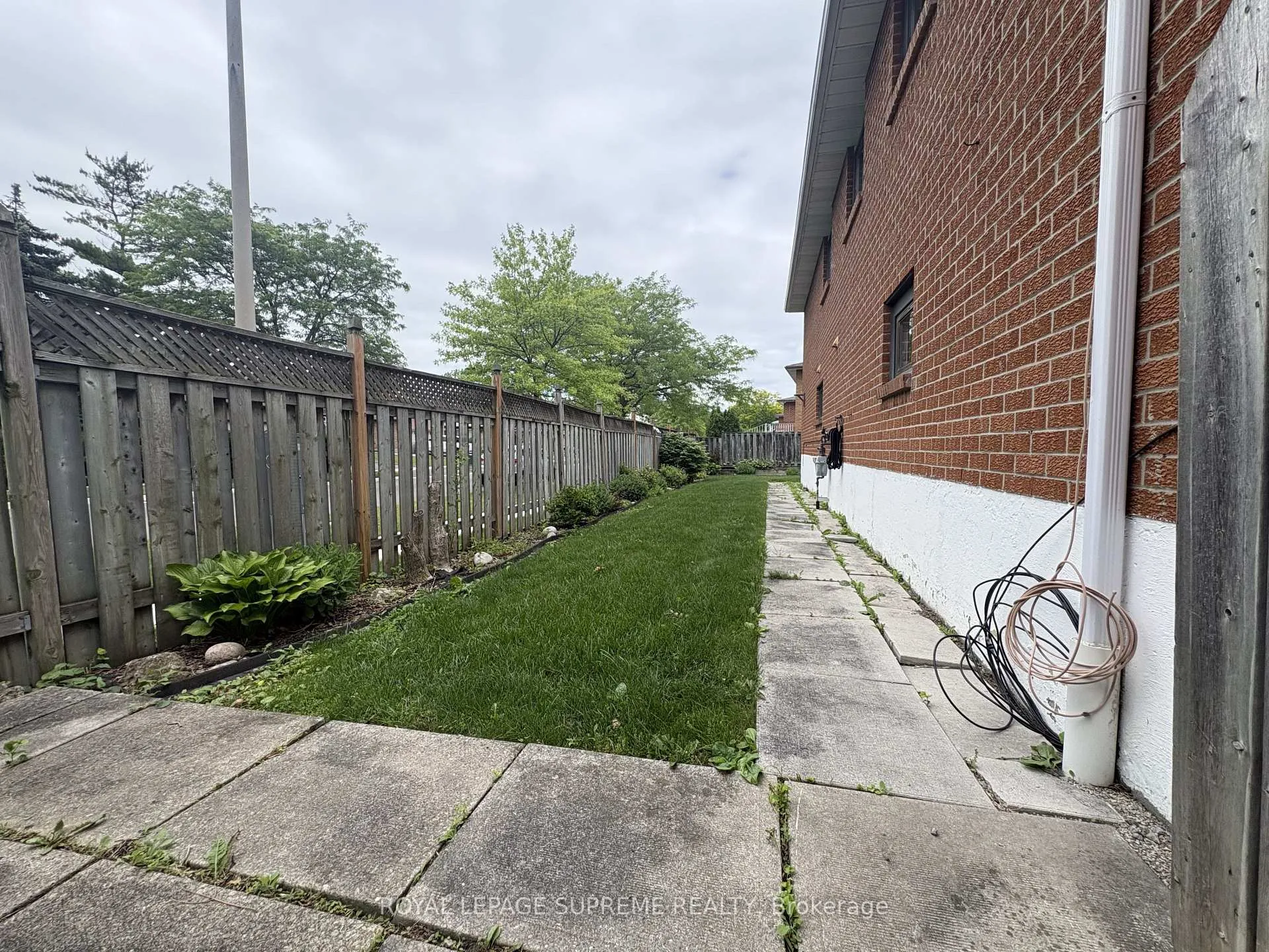 Photo 2 of 966 Lovingston Crescent, Mississauga, Rathwood — HOMEH