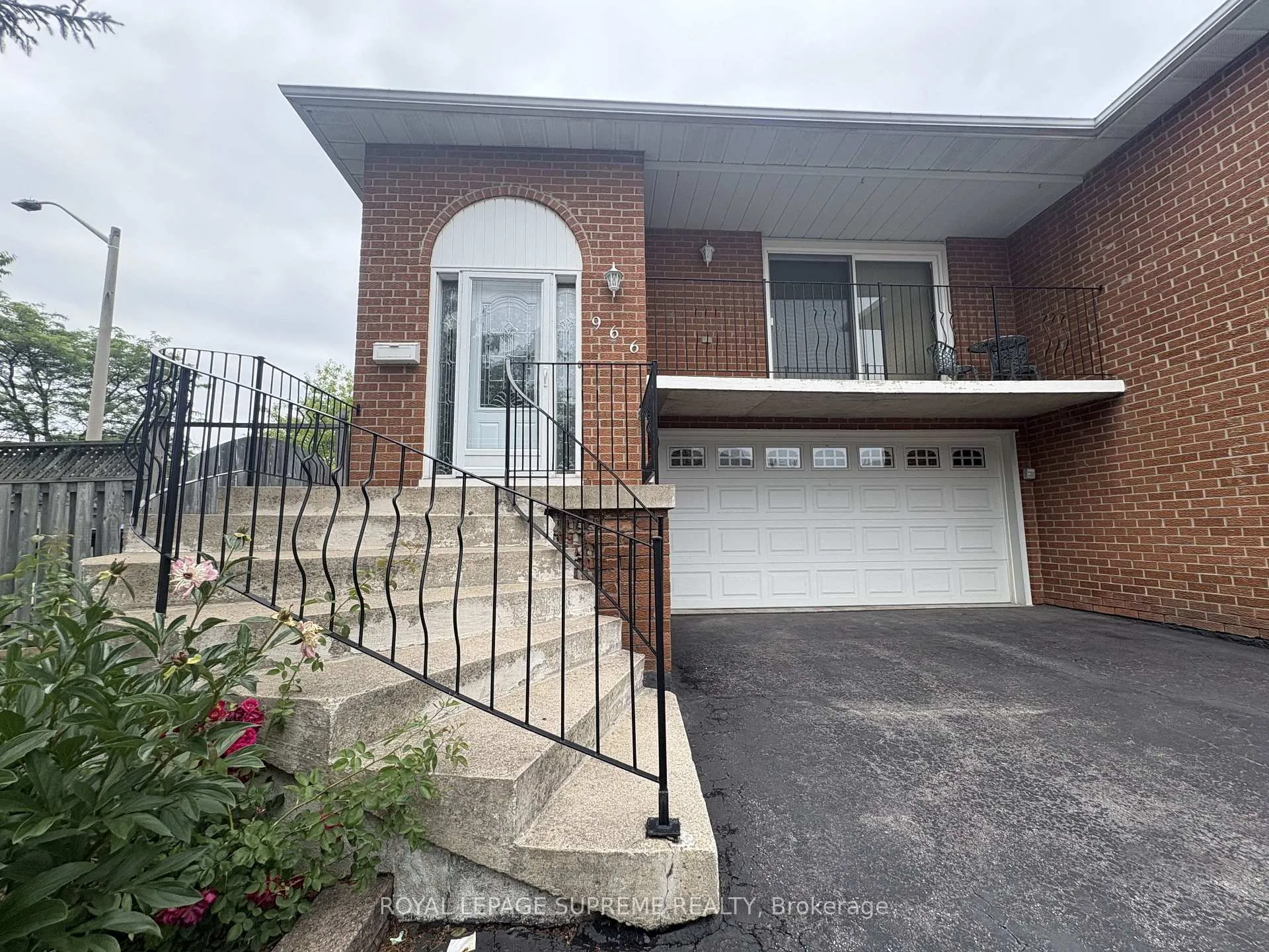 Photo 5 of 966 Lovingston Crescent, Mississauga, Rathwood — HOMEH