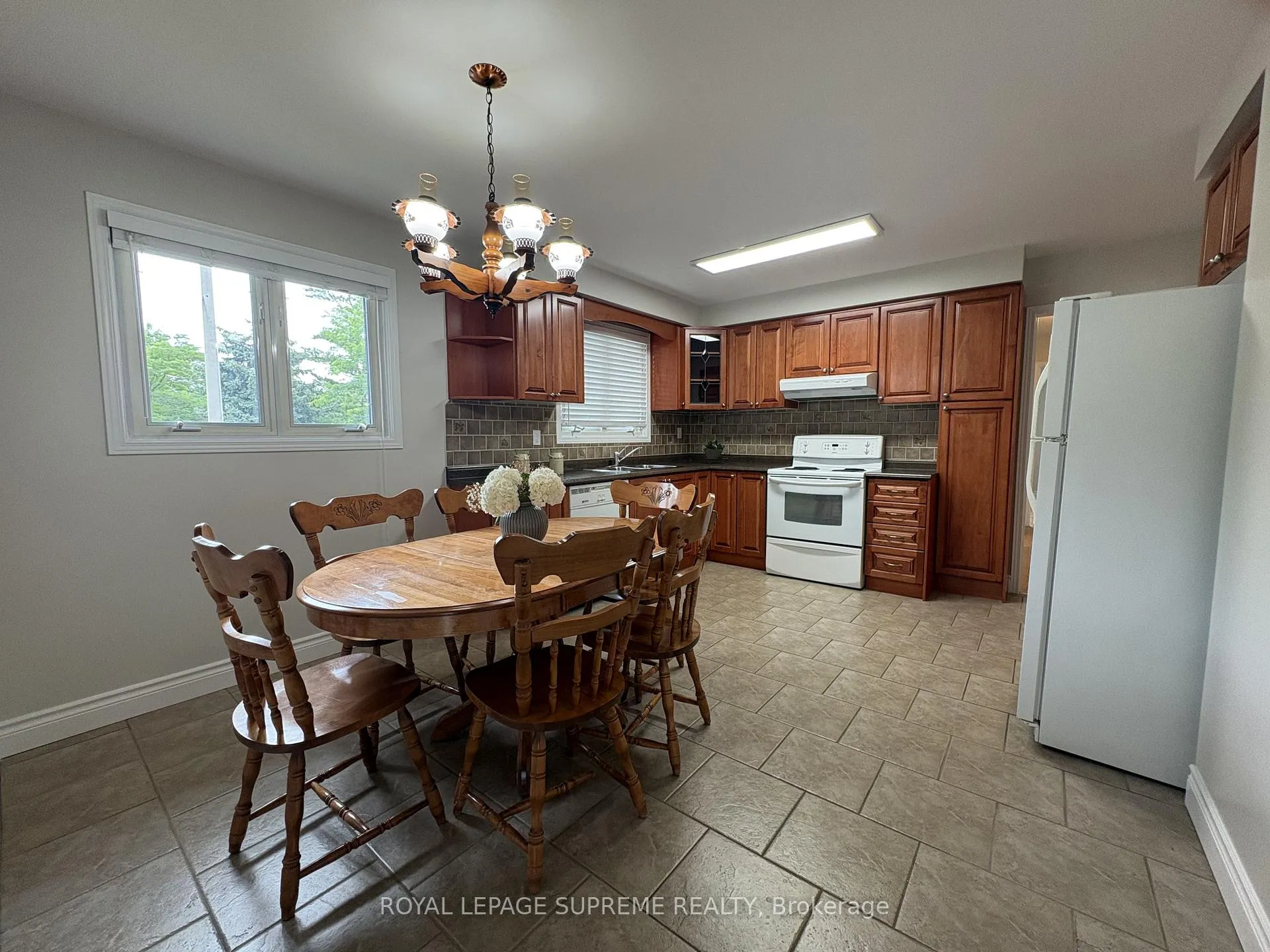 Photo 13 of 966 Lovingston Crescent, Mississauga, Rathwood — HOMEH